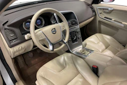 Valkoinen Volvo XC60 2012 kuva 6.