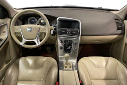 Valkoinen Volvo XC60 2012 kuva 7.