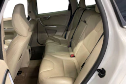 Valkoinen Volvo XC60 2012 kuva 8.