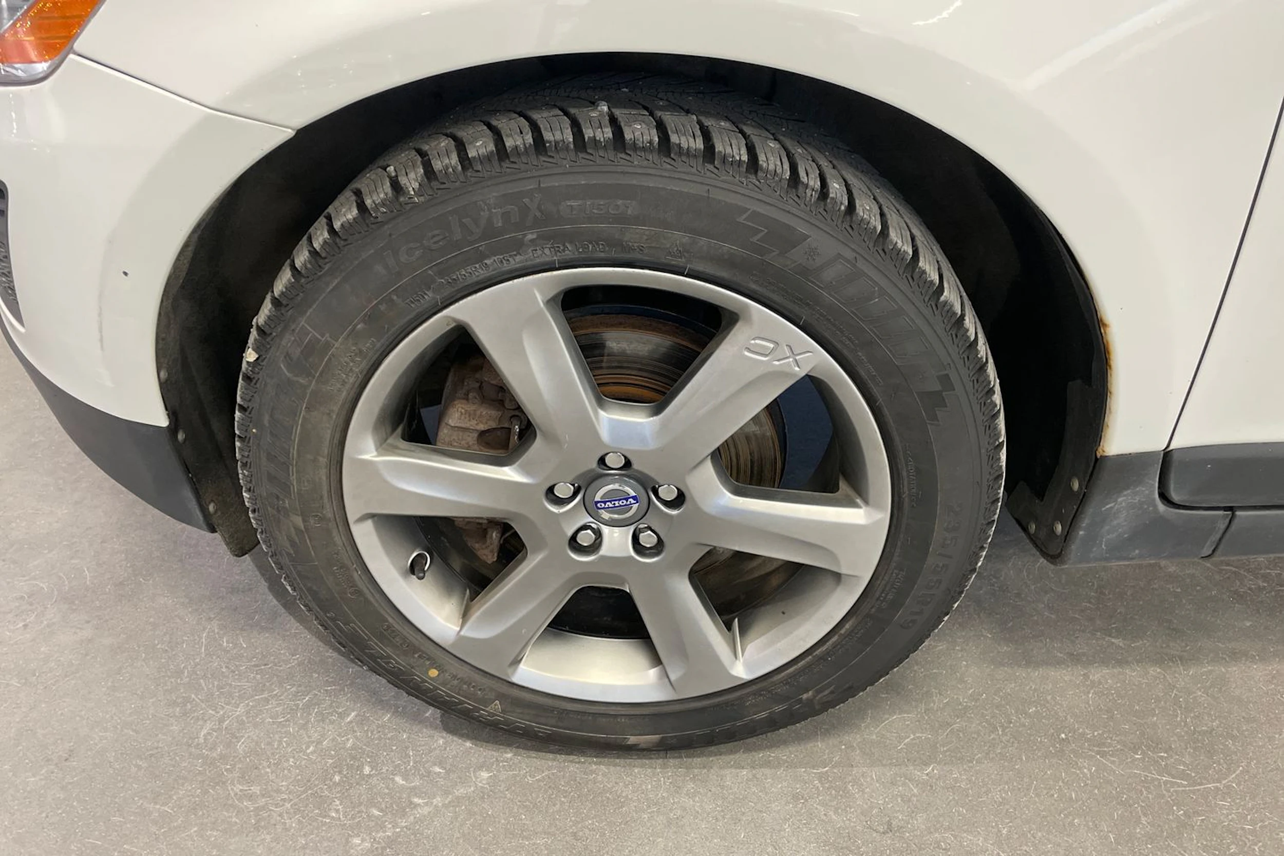 Valkoinen Volvo XC60 2012 kuva 10.