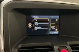 Valkoinen Volvo XC60 2012 kuva 14.