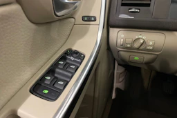 Valkoinen Volvo XC60 2012 kuva 16.