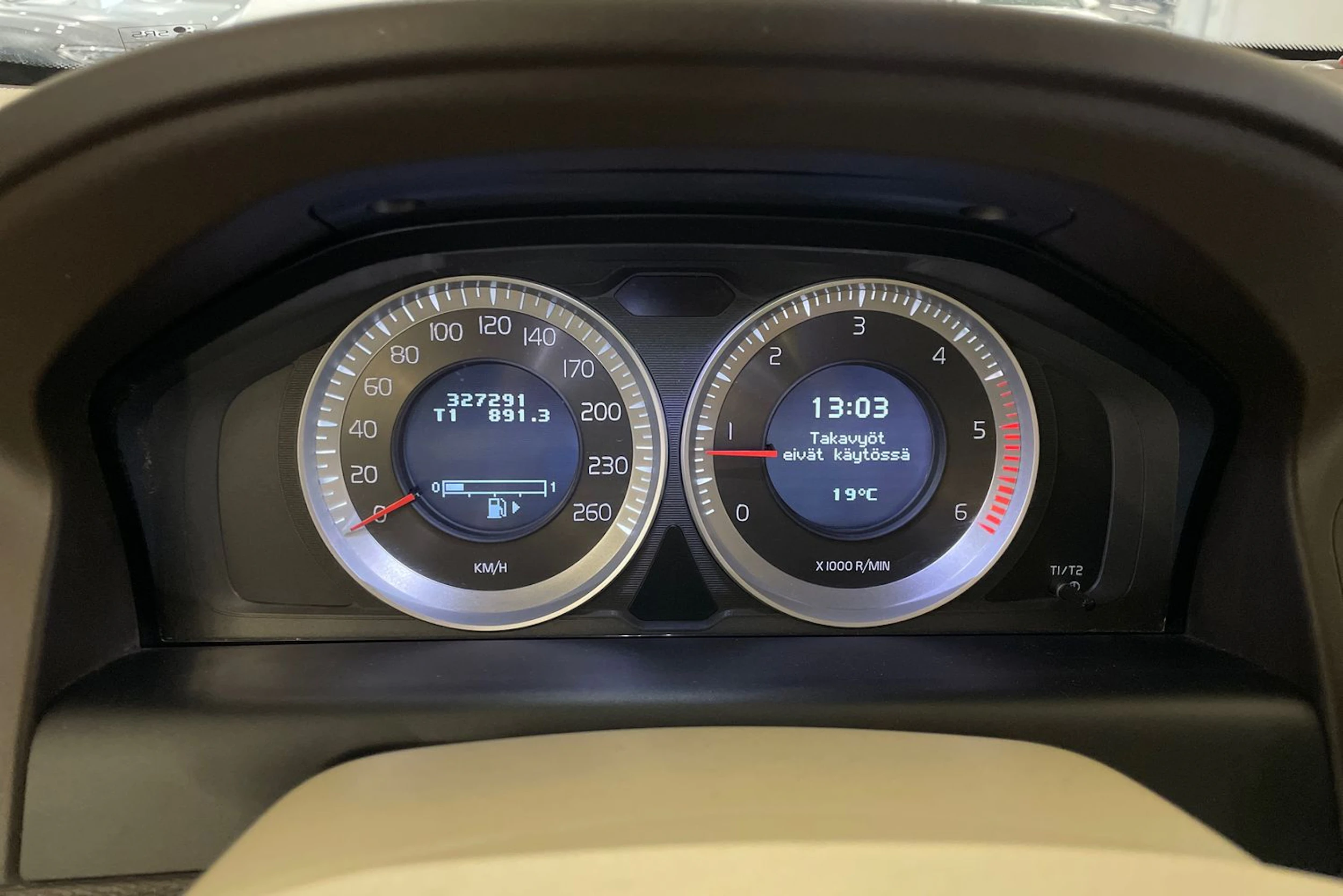 Valkoinen Volvo XC60 2012 kuva 17.