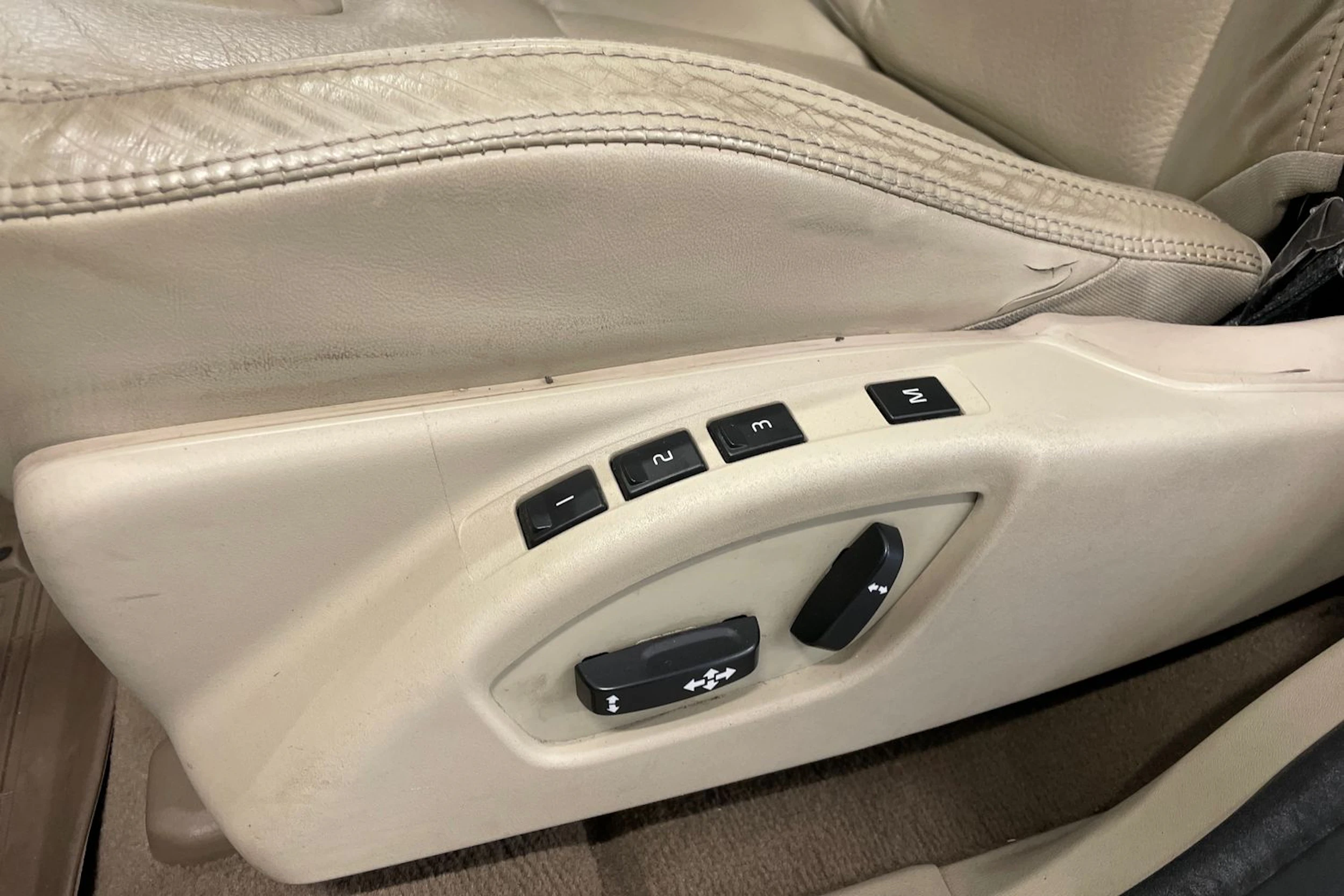 Valkoinen Volvo XC60 2012 kuva 19.