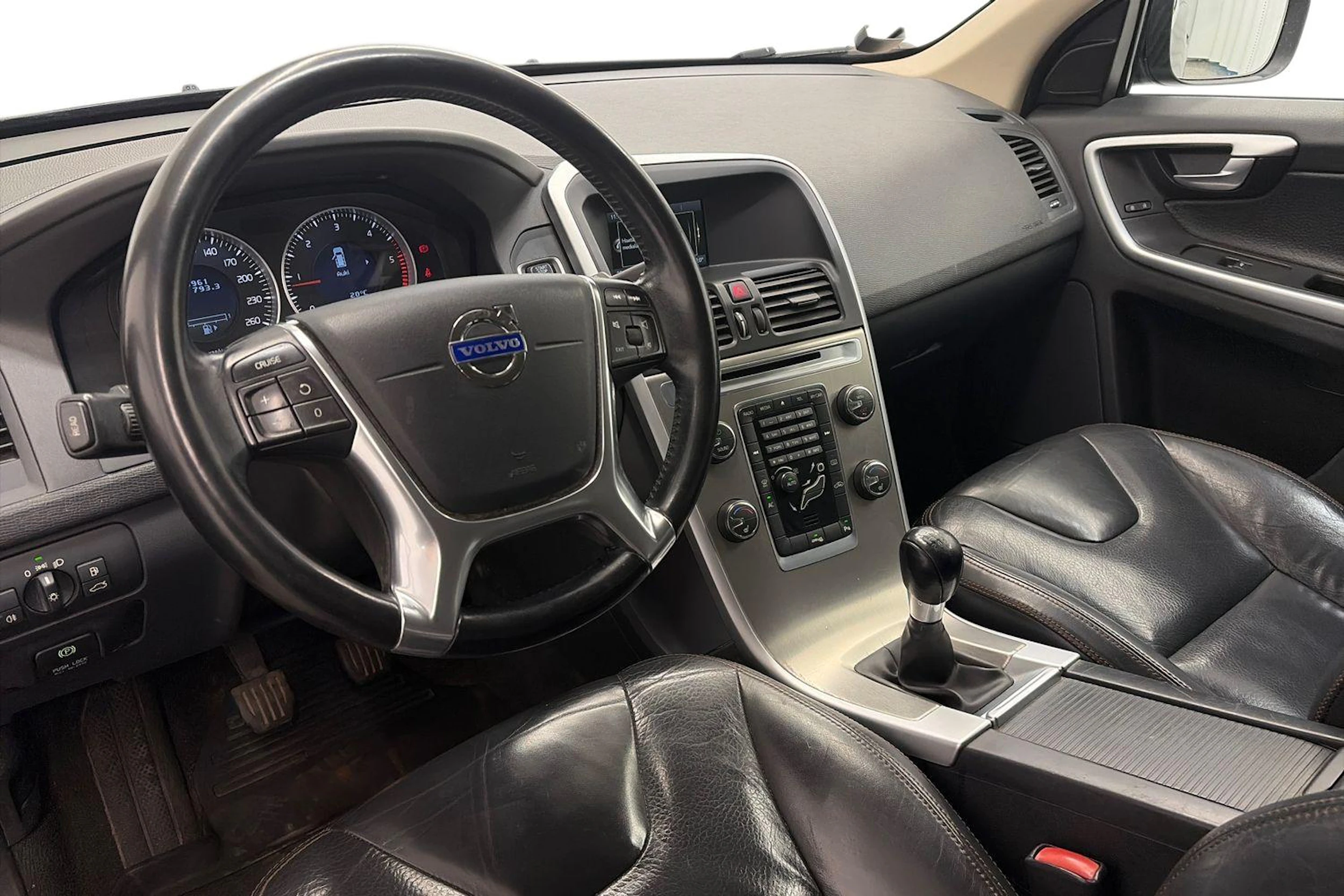 Musta Volvo XC60 2012 kuva 6.