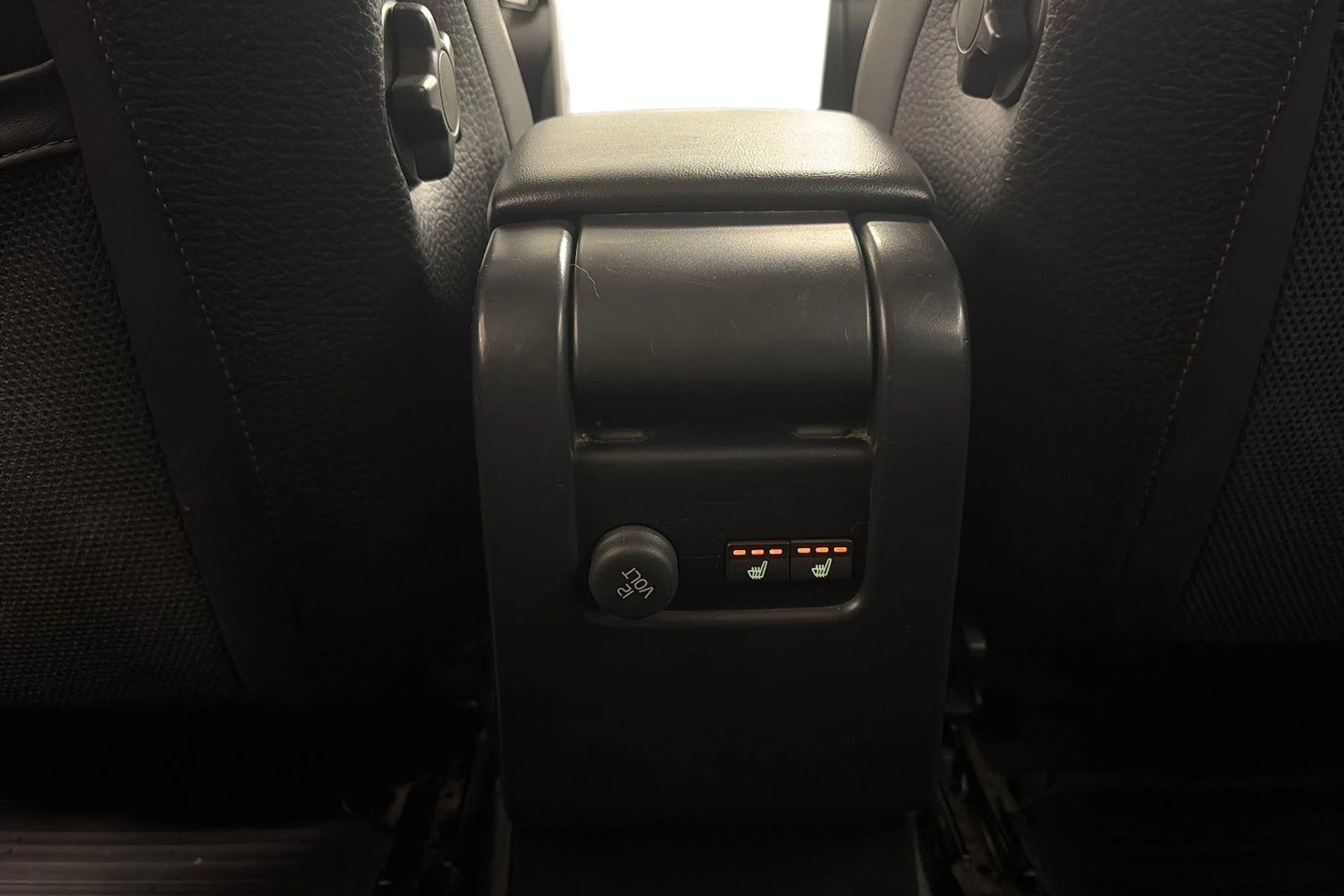Musta Volvo XC60 2012 kuva 9.