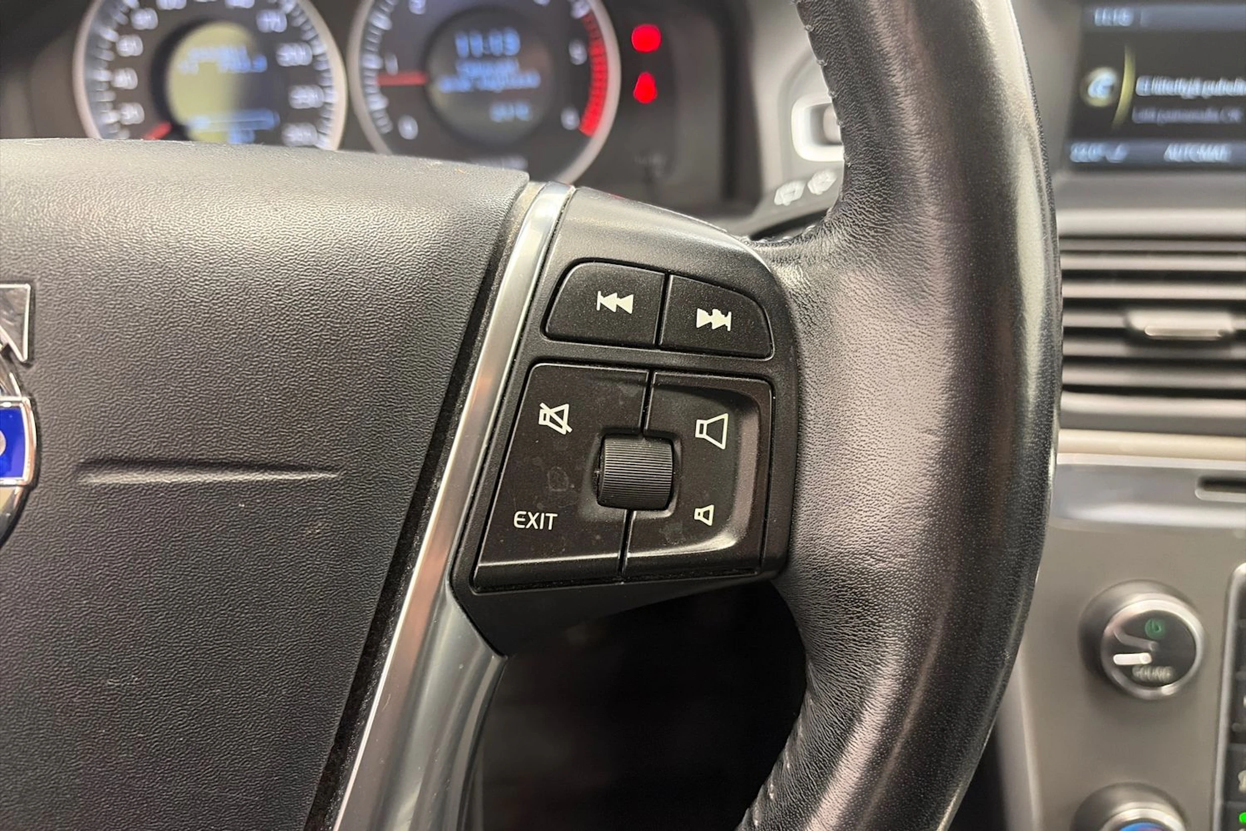 Musta Volvo XC60 2012 kuva 16.