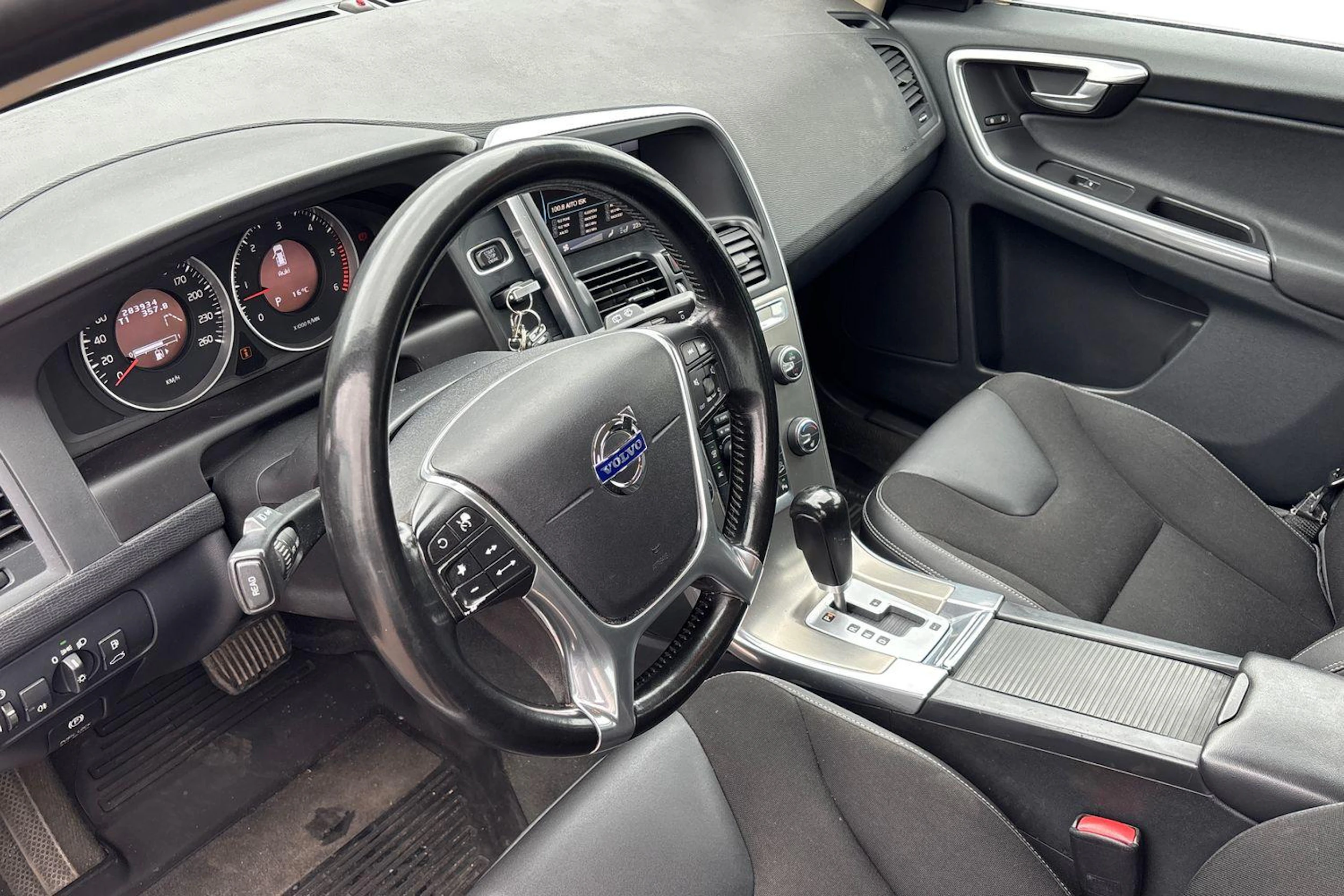 harmaa Volvo XC60 2012 kuva 3.