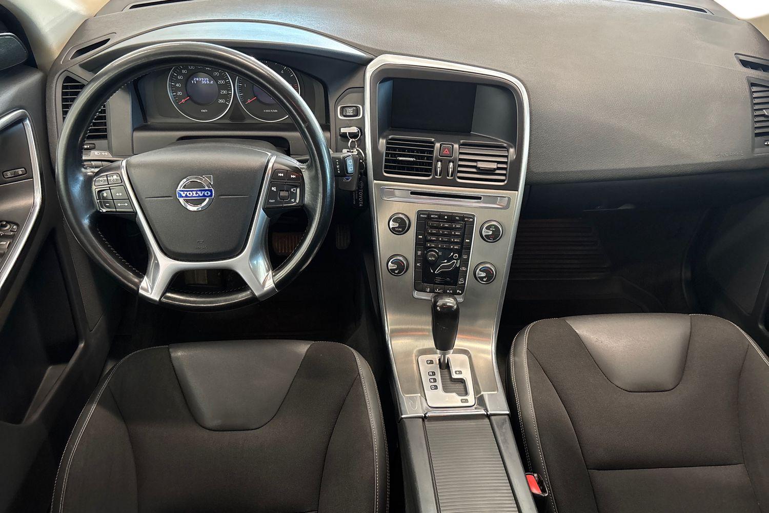 Volvo XC60 D3 AWD Momentum aut 2012, kuva 7/39