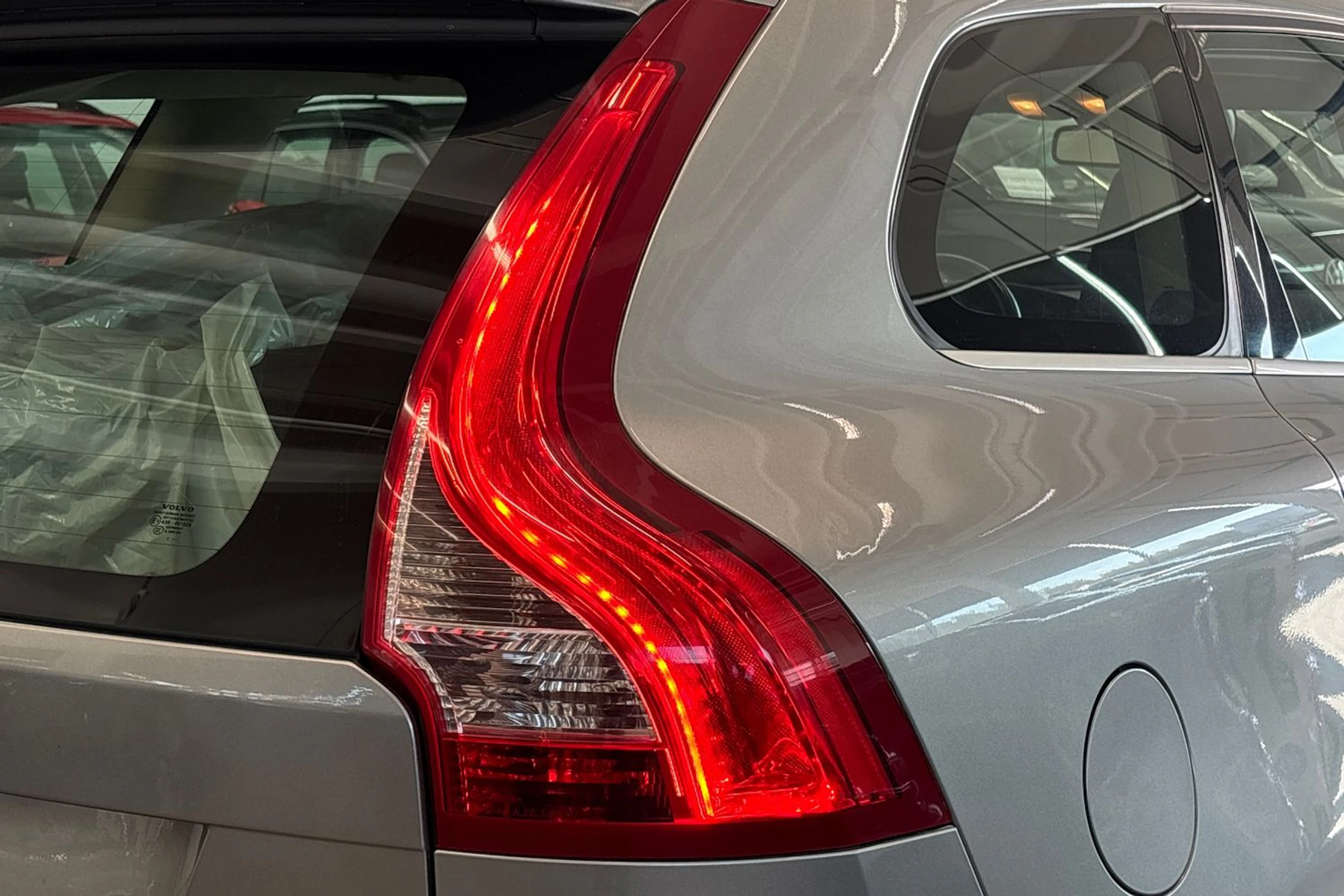 harmaa Volvo XC60 2012 kuva 13.