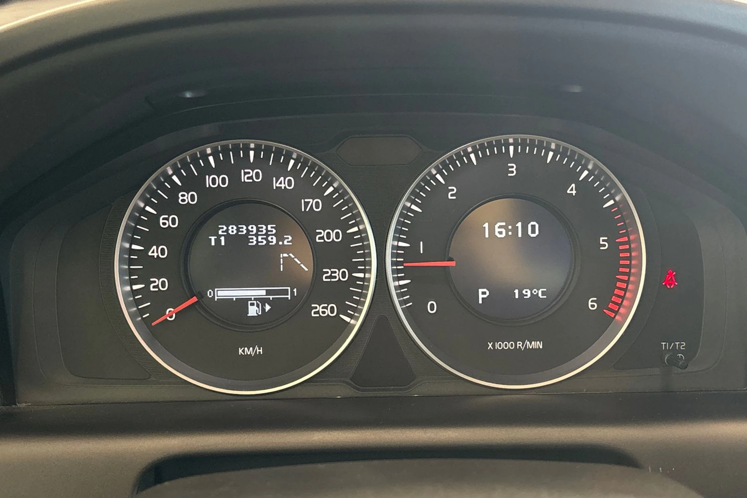 harmaa Volvo XC60 2012 kuva 32.