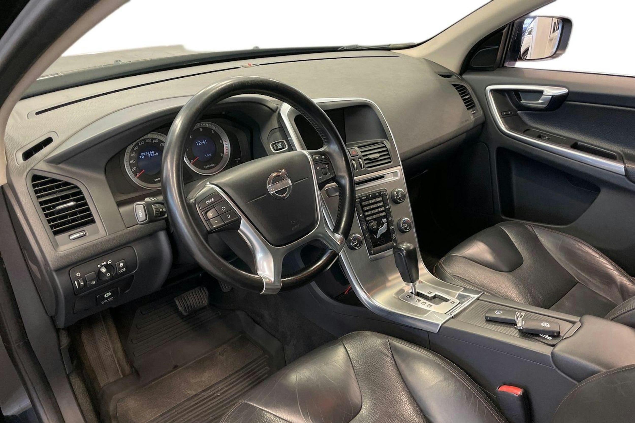 Musta Volvo XC60 2012 kuva 7.