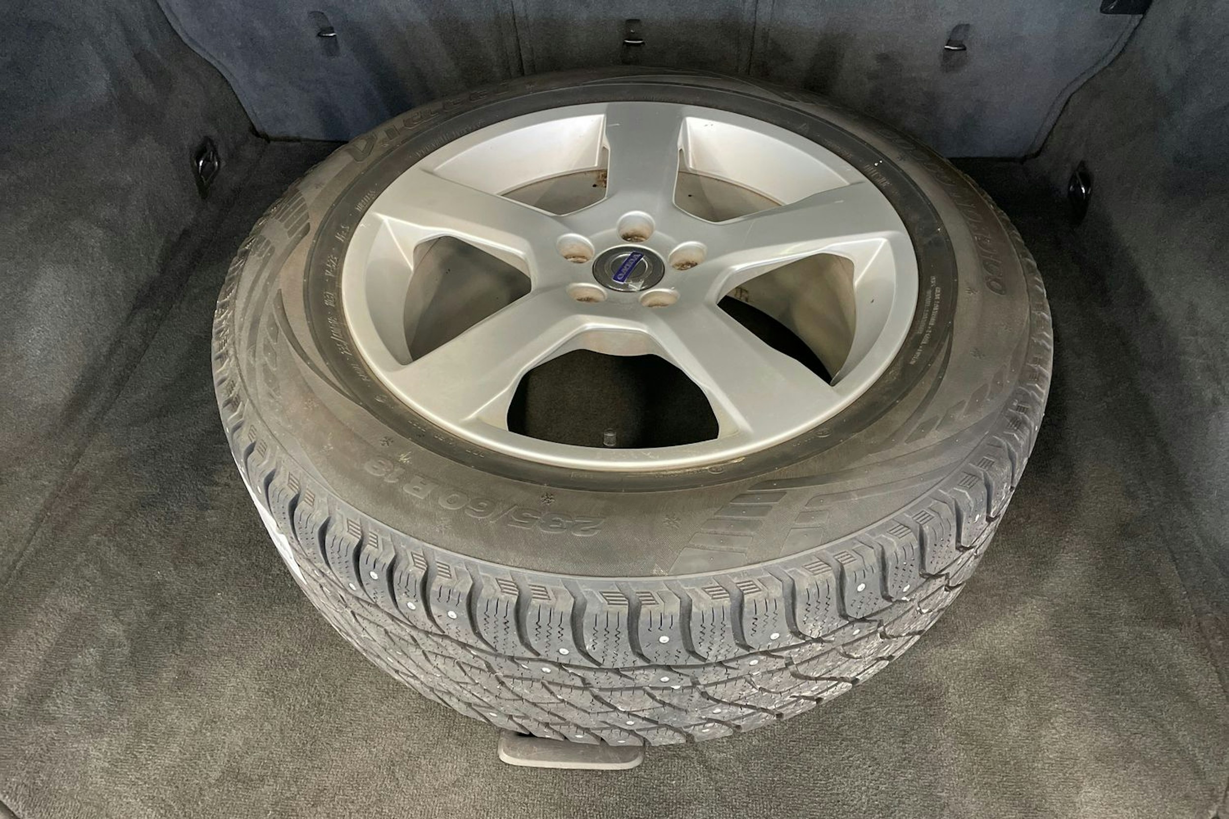 Musta Volvo XC60 2012 kuva 13.