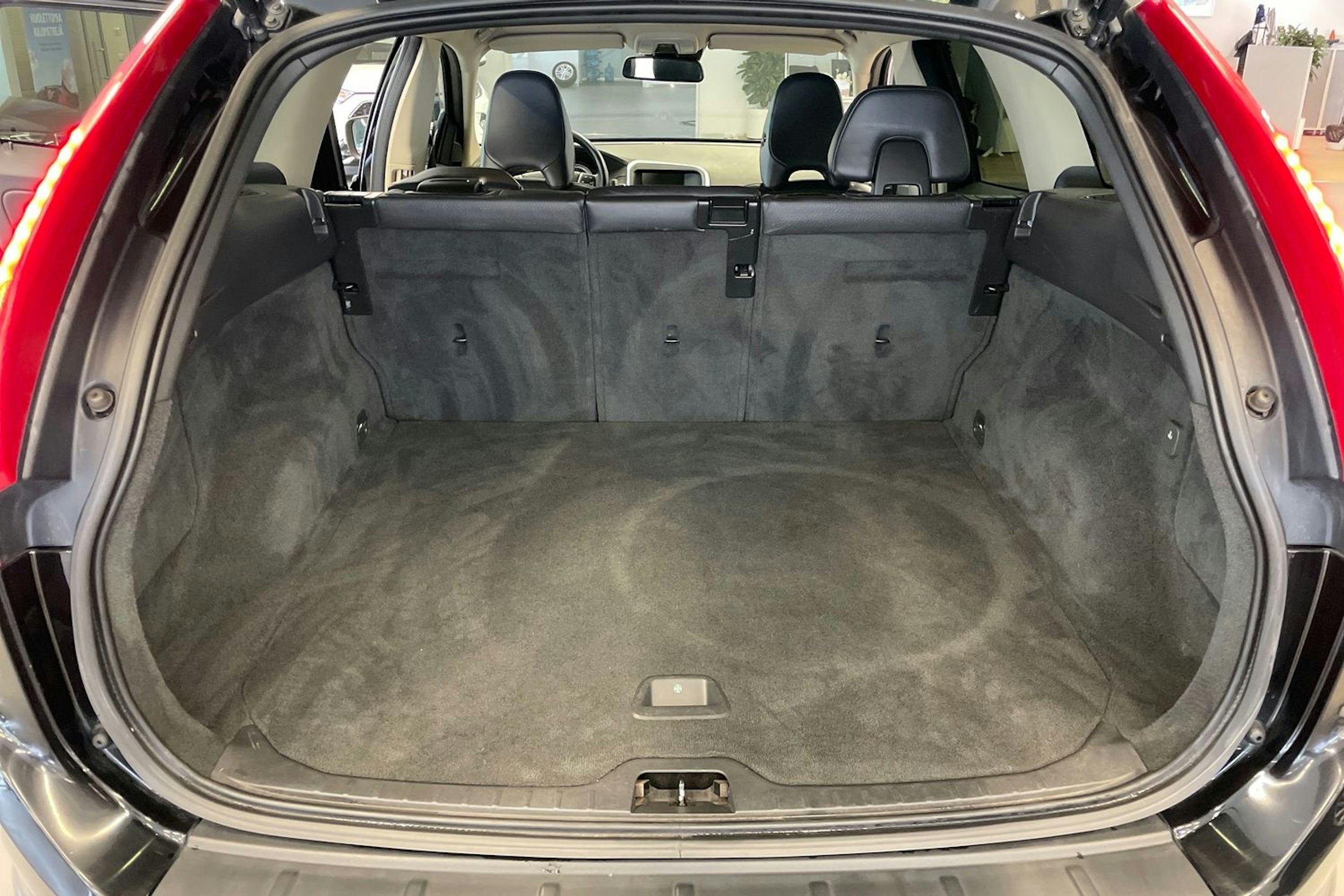 Musta Volvo XC60 2012 kuva 15.