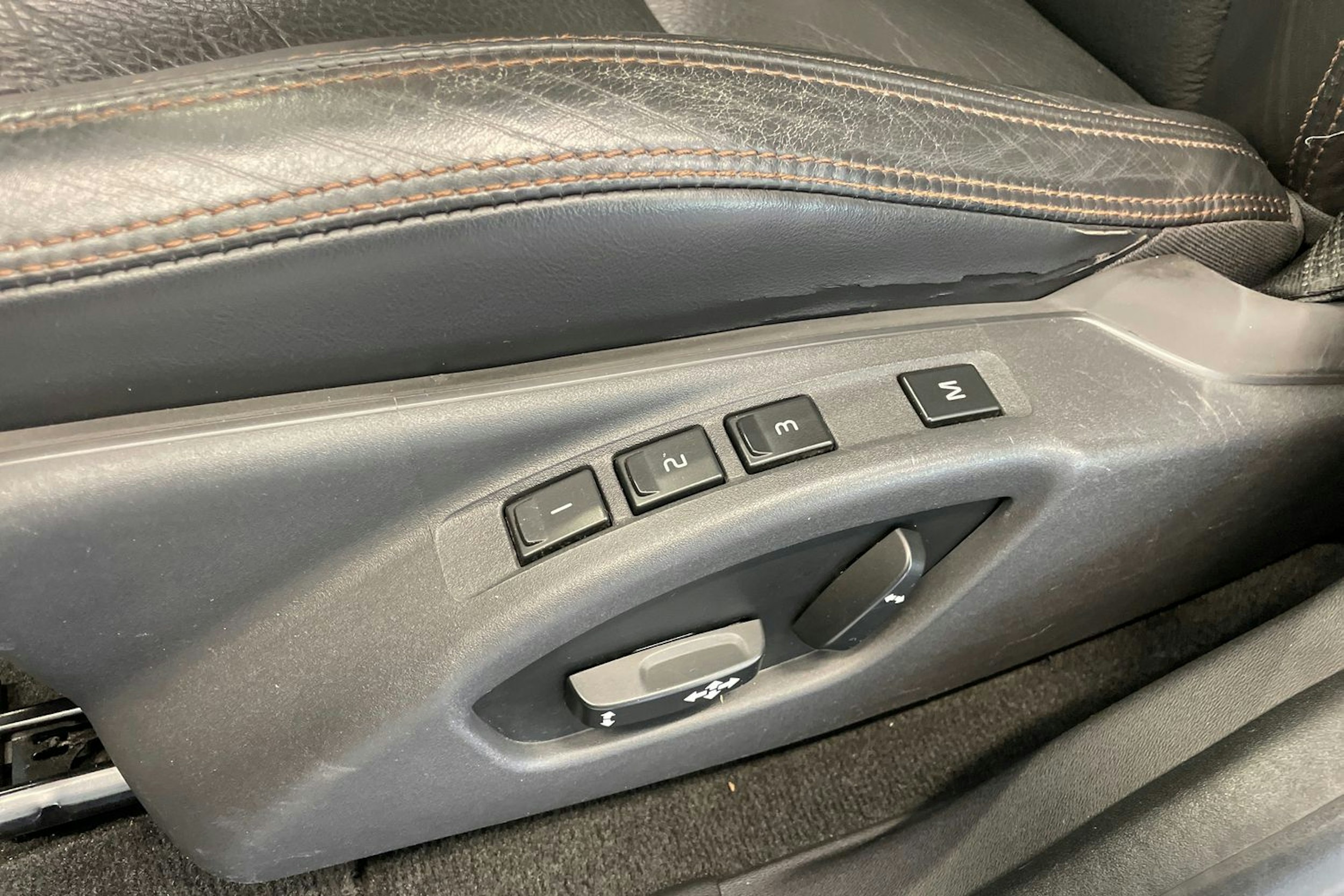 Musta Volvo XC60 2012 kuva 16.