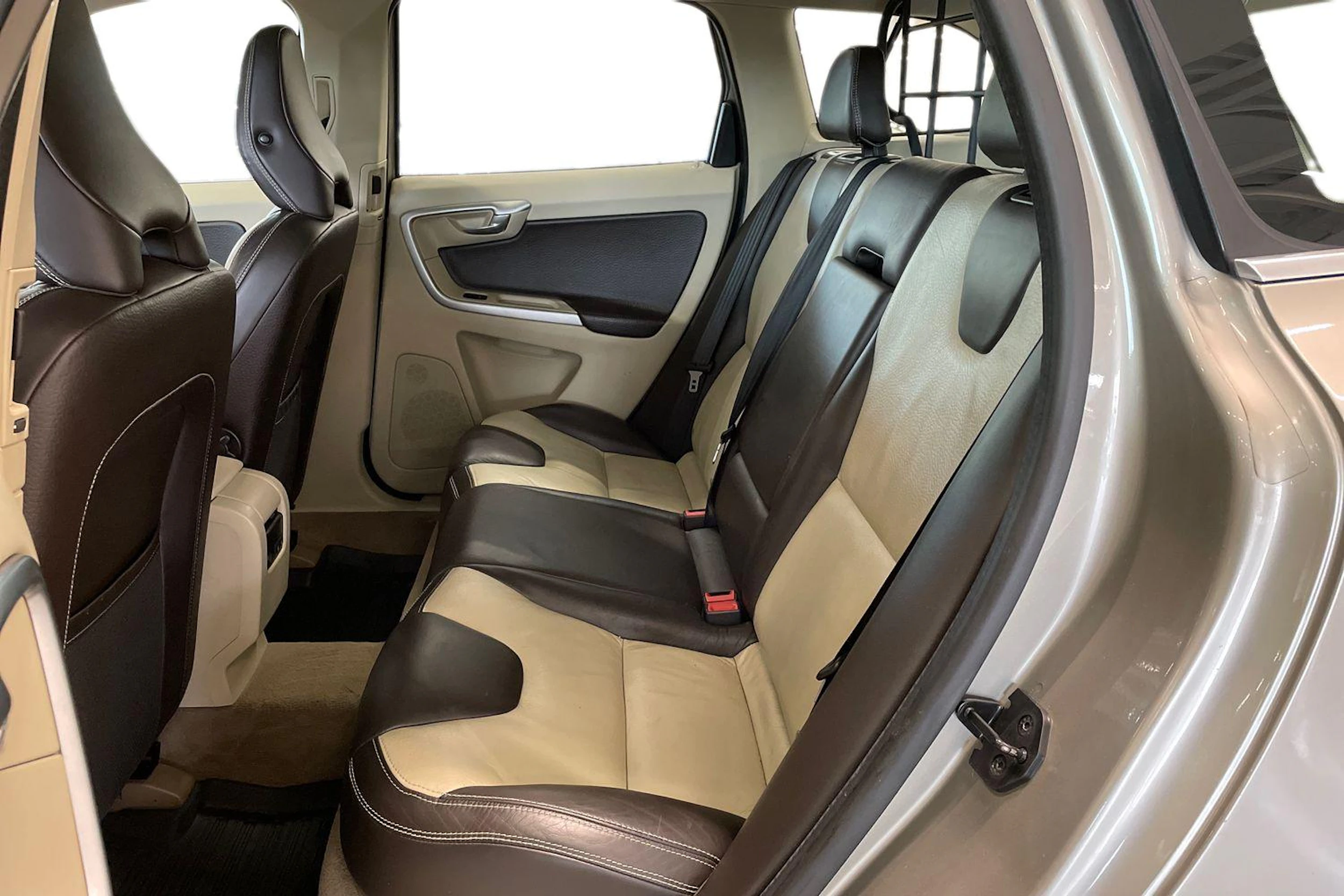 ruskea (beige) Volvo XC60 2012 kuva 8.