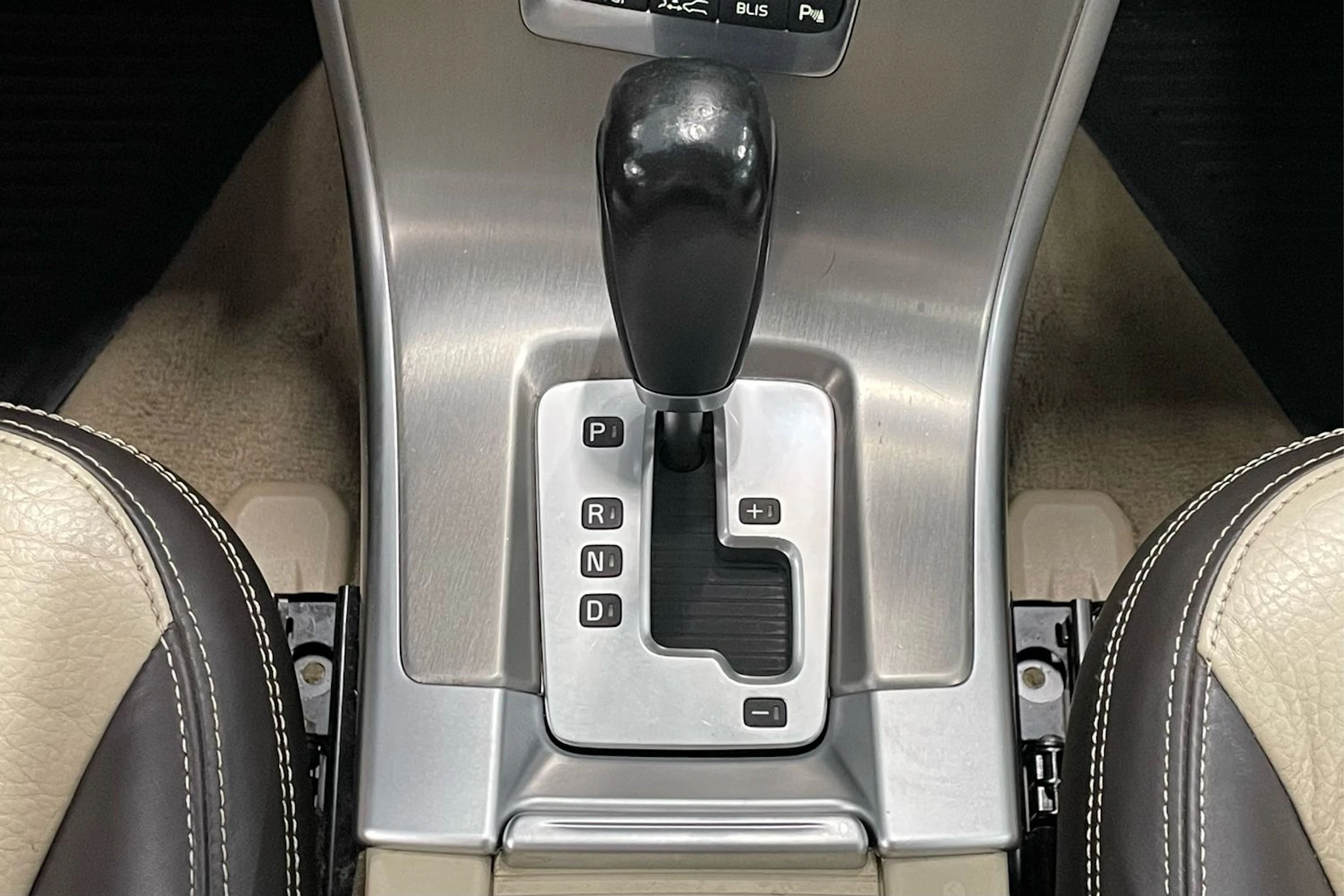 ruskea (beige) Volvo XC60 2012 kuva 19.