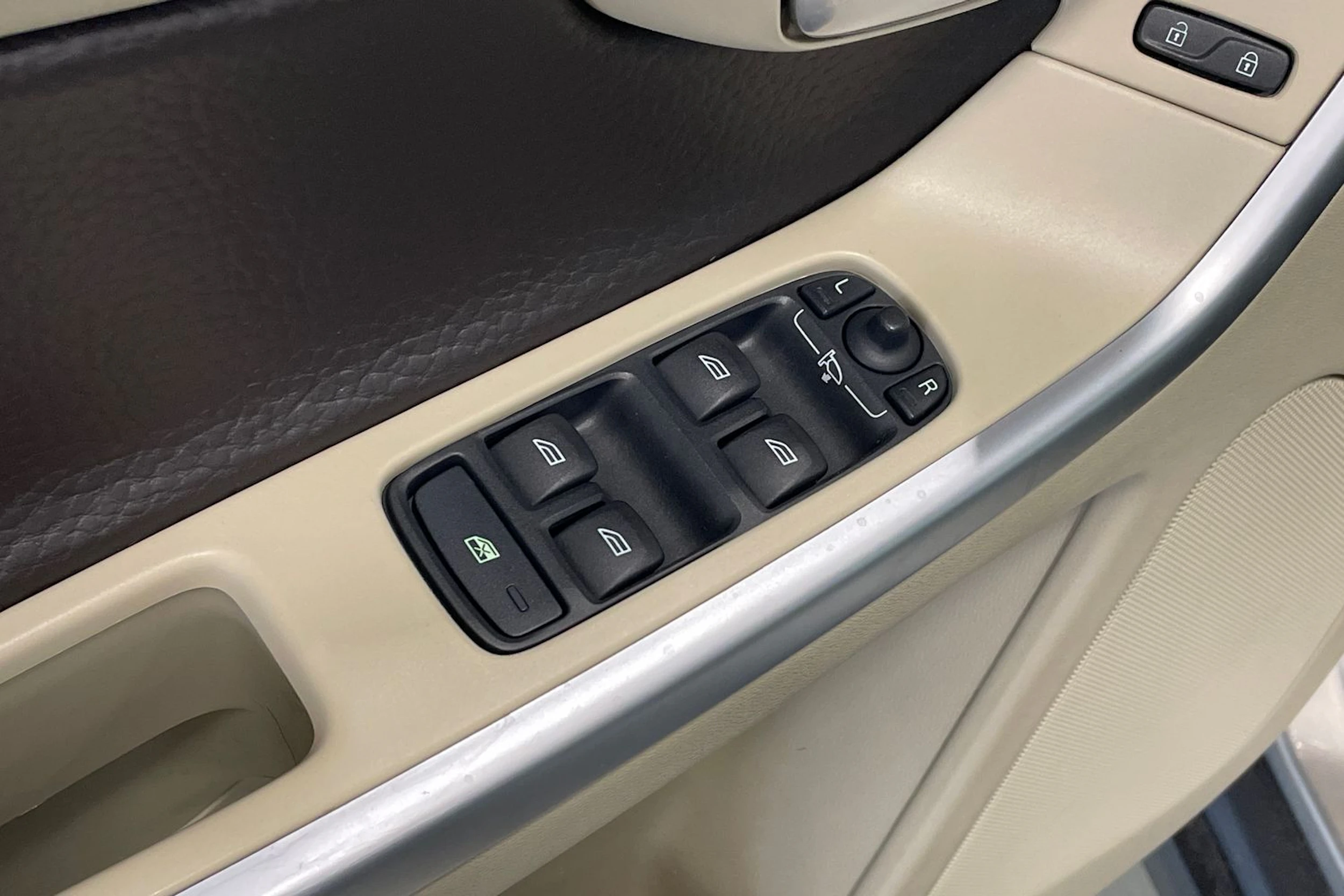 ruskea (beige) Volvo XC60 2012 kuva 22.