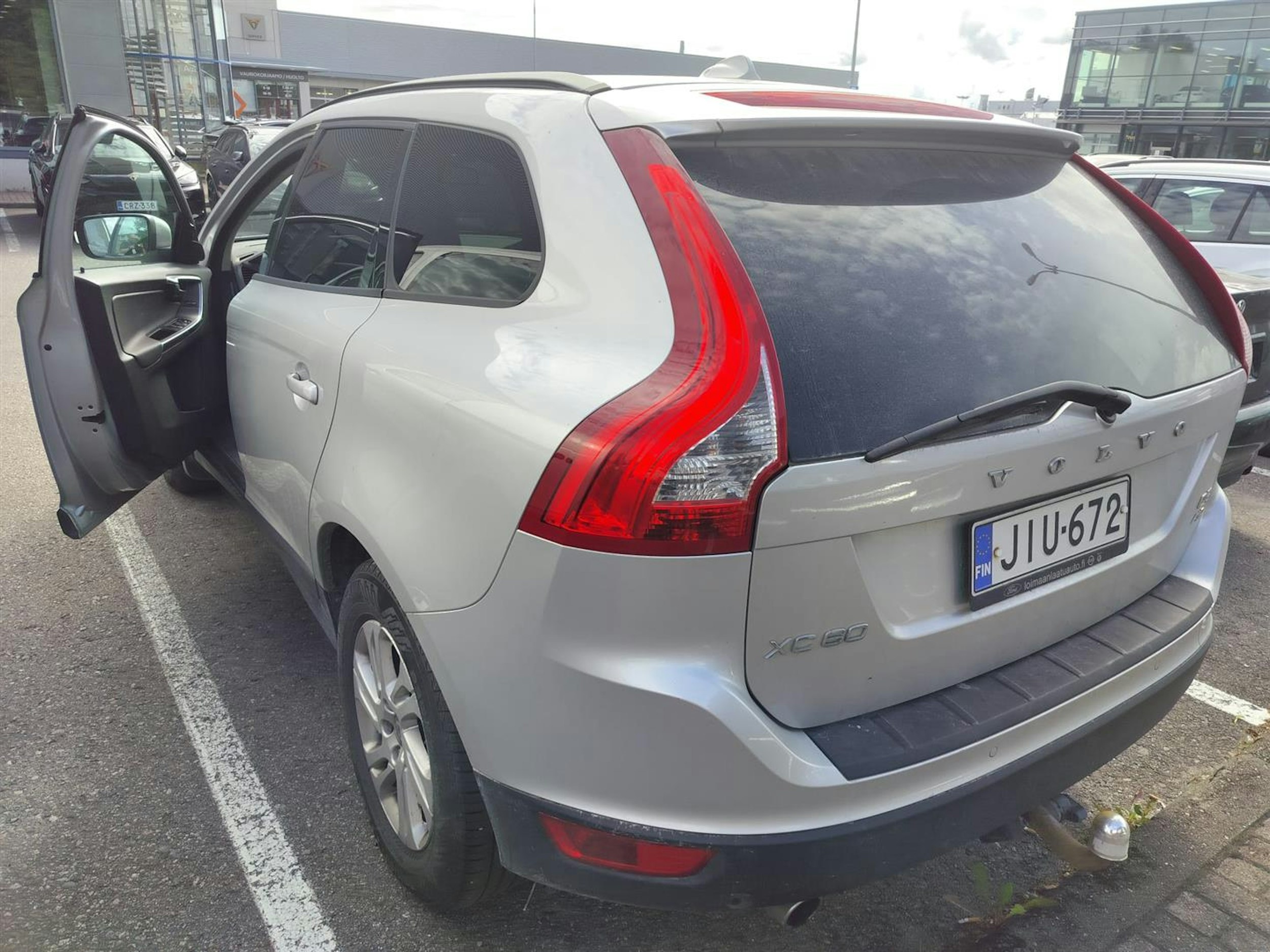 harmaa Volvo XC60 2012 kuva 2.