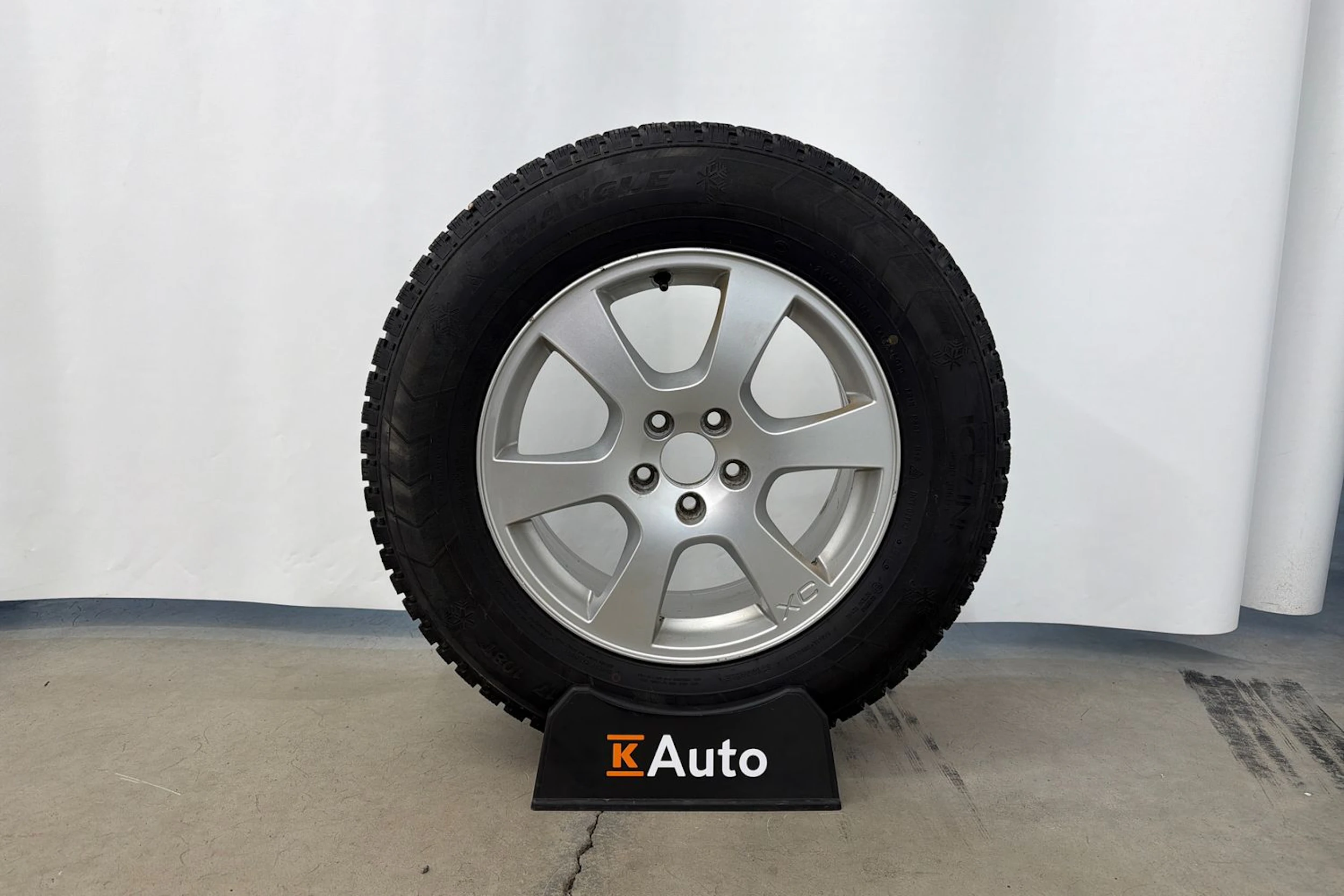 musta Volvo XC60 2012 kuva 11.