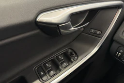 musta Volvo XC60 2012 kuva 16.