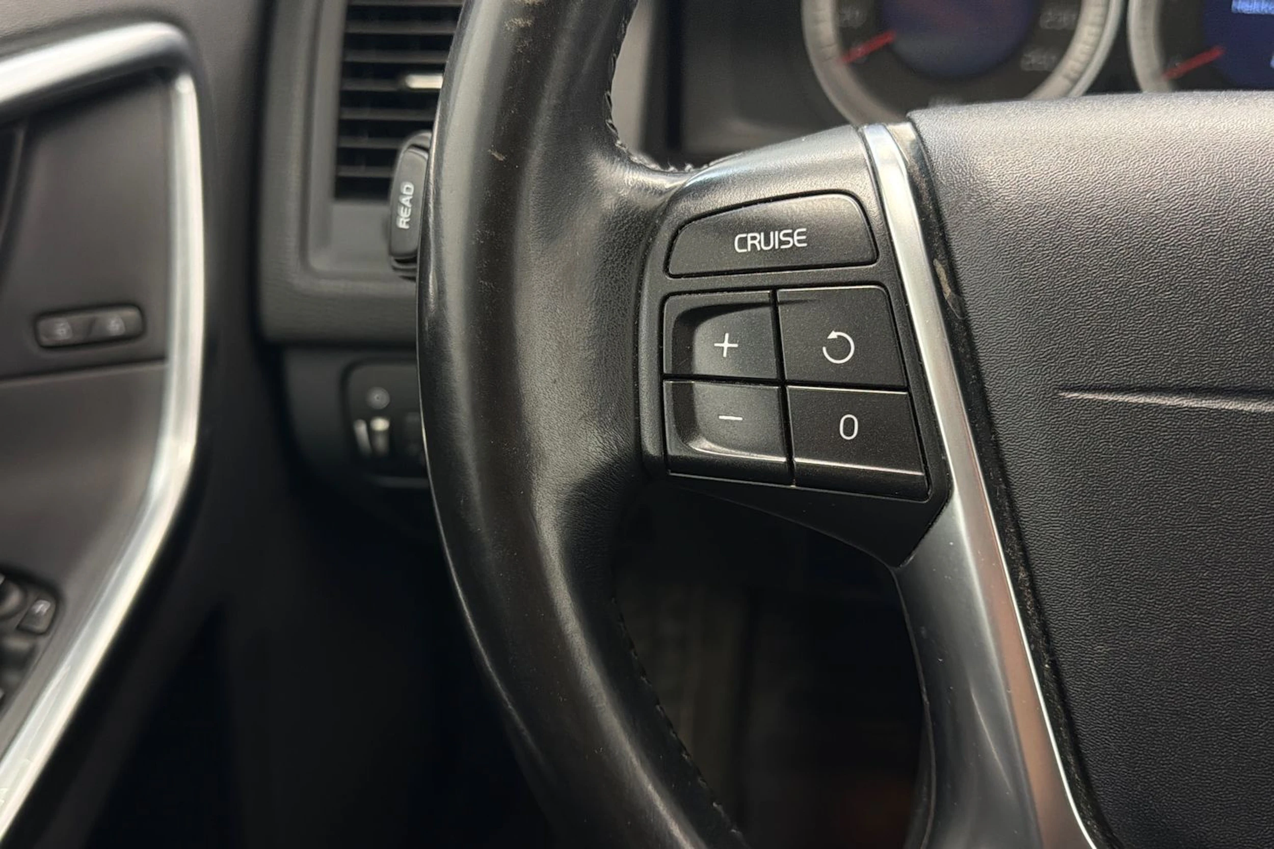 musta Volvo XC60 2012 kuva 18.