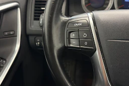 musta Volvo XC60 2012 kuva 18.