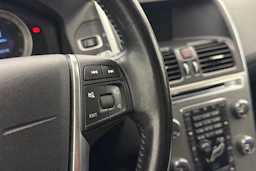 musta Volvo XC60 2012 kuva 19.