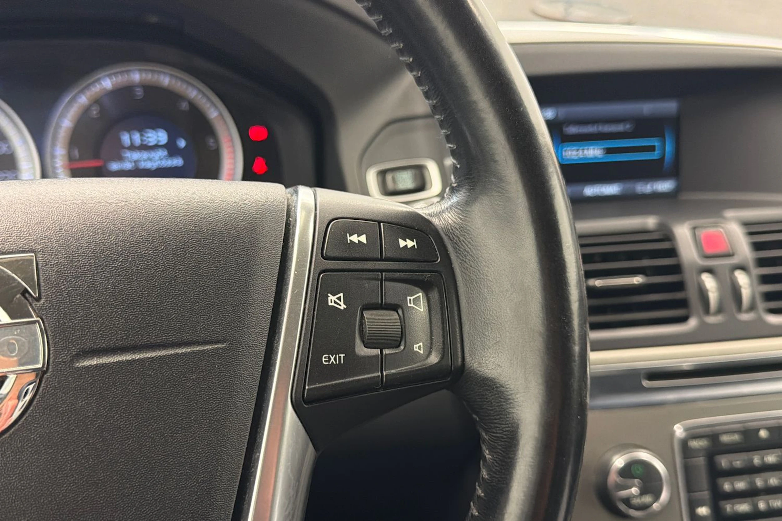 musta Volvo XC60 2012 kuva 20.