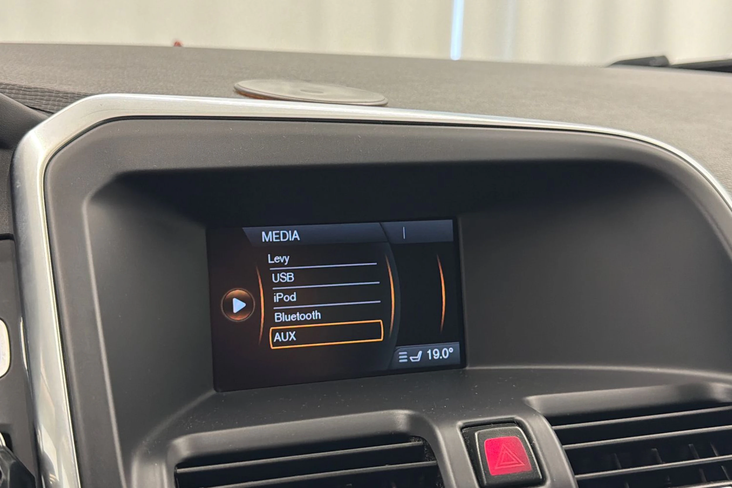 musta Volvo XC60 2012 kuva 23.