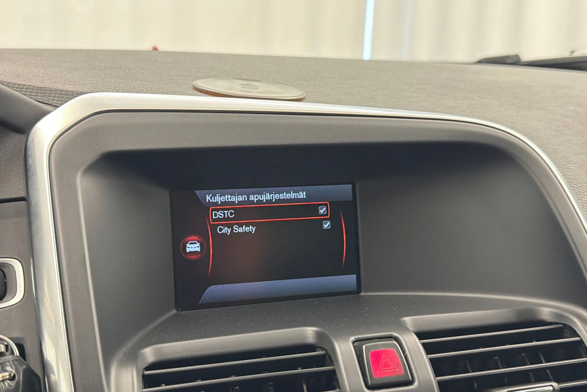 musta Volvo XC60 2012 kuva 24.