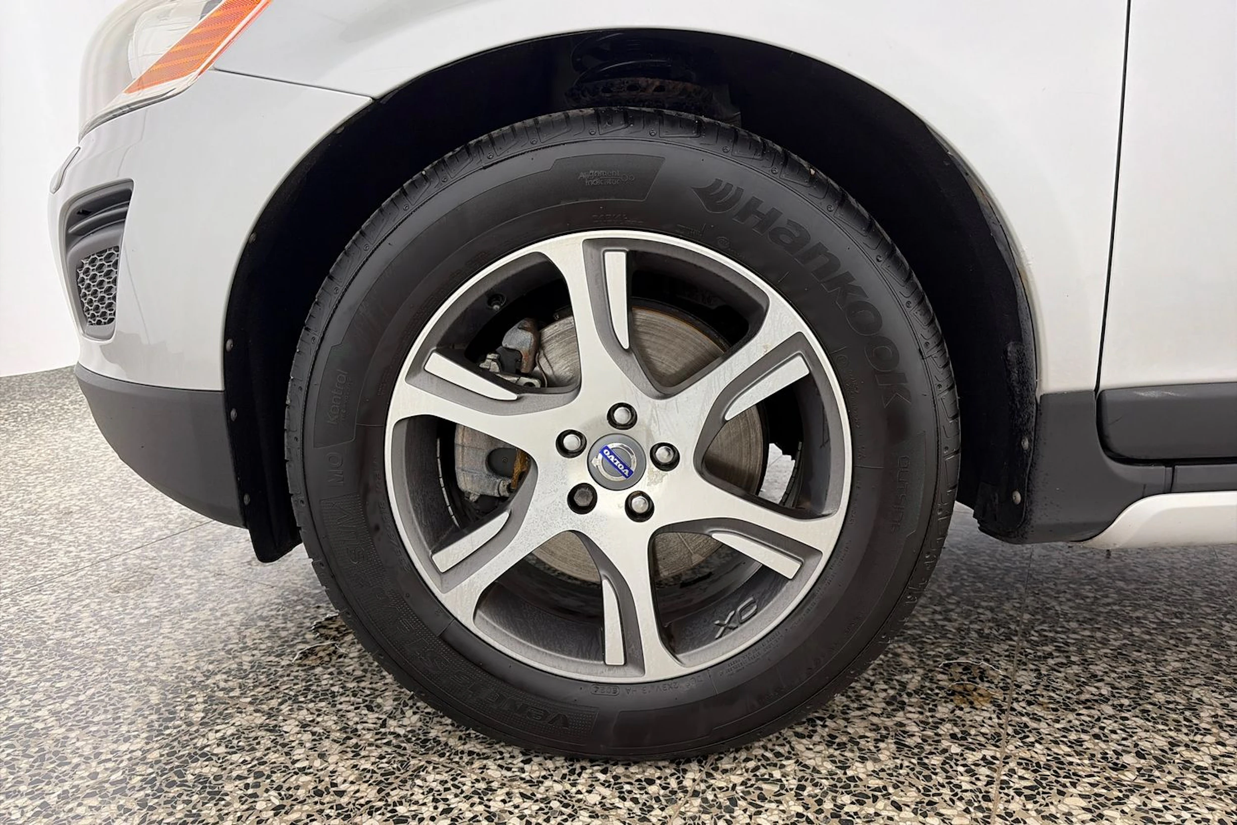 harmaa Volvo XC60 2012 kuva 9.
