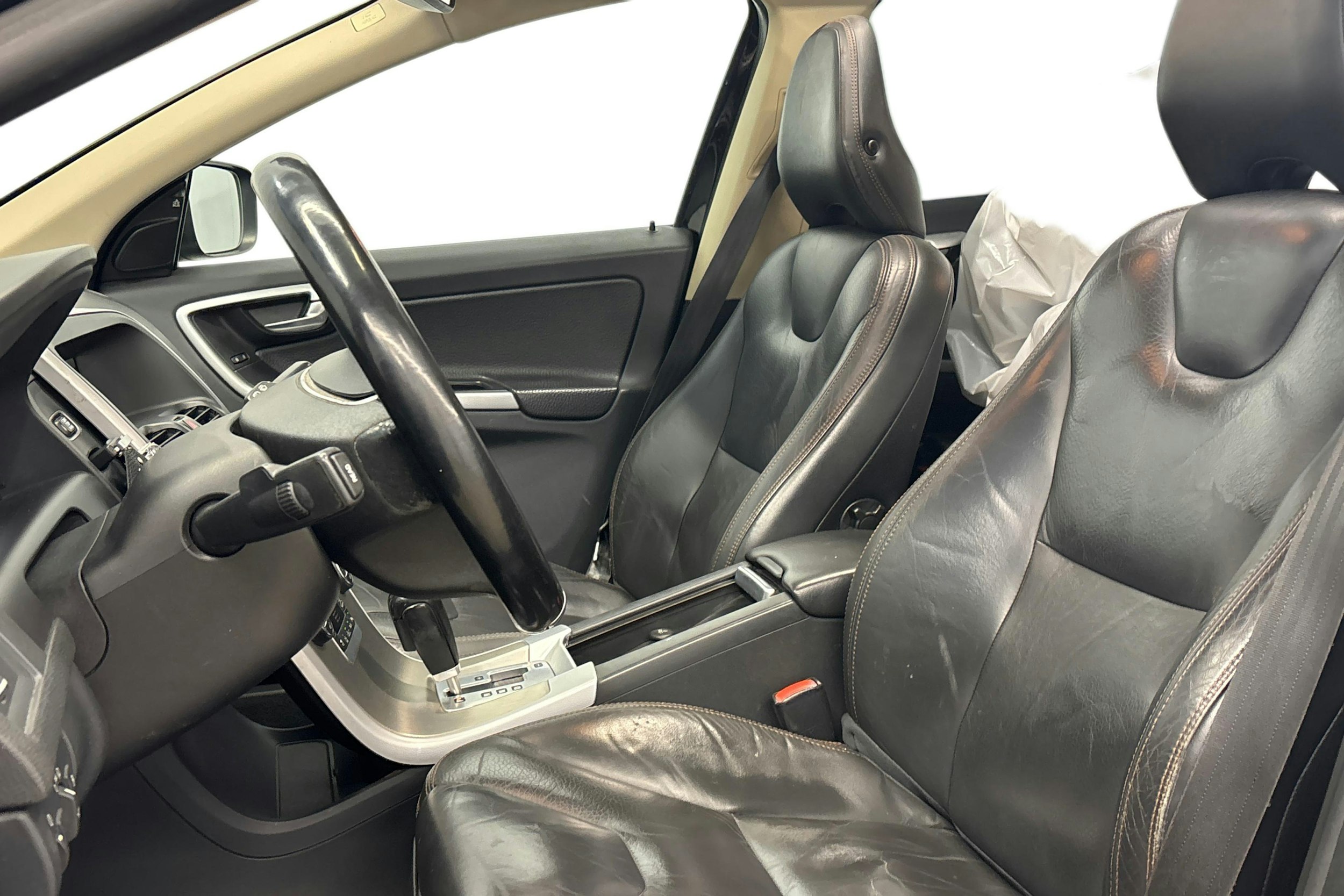 musta Volvo XC60 2012 kuva 7.