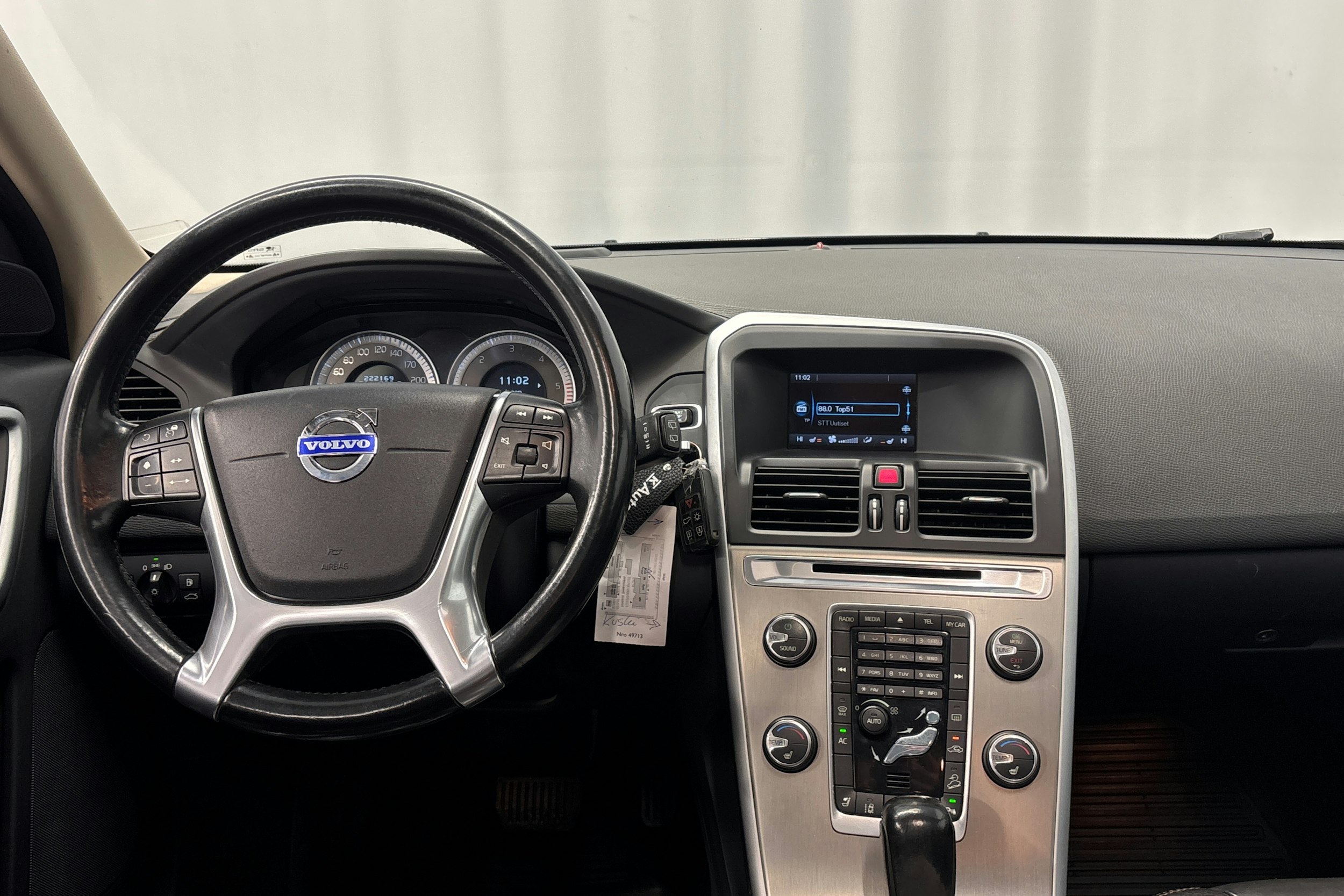 musta Volvo XC60 2012 kuva 12.