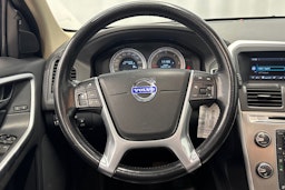 musta Volvo XC60 2012 kuva 13.