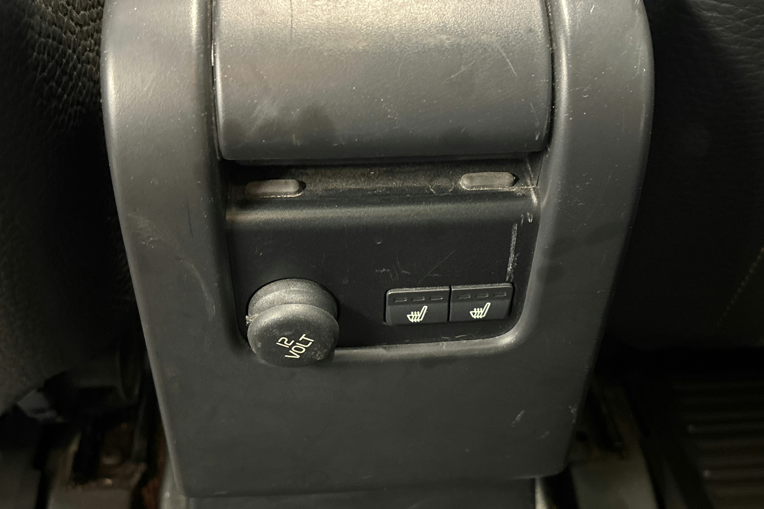 musta Volvo XC60 2012 kuva 26.