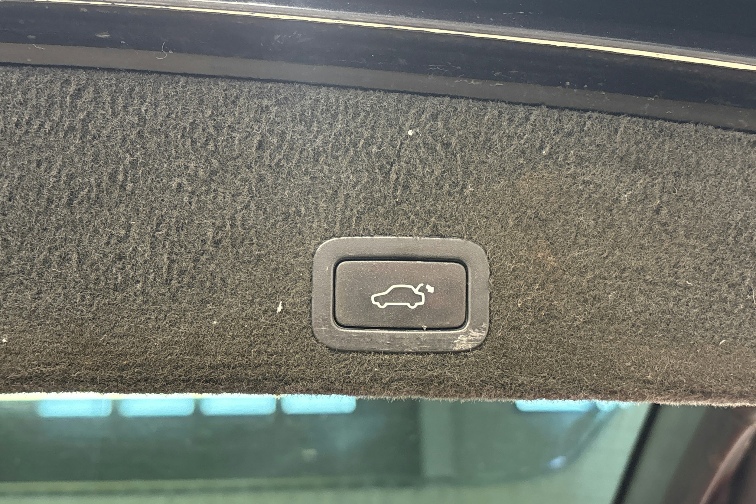 musta Volvo XC60 2012 kuva 28.