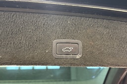 musta Volvo XC60 2012 kuva 28.