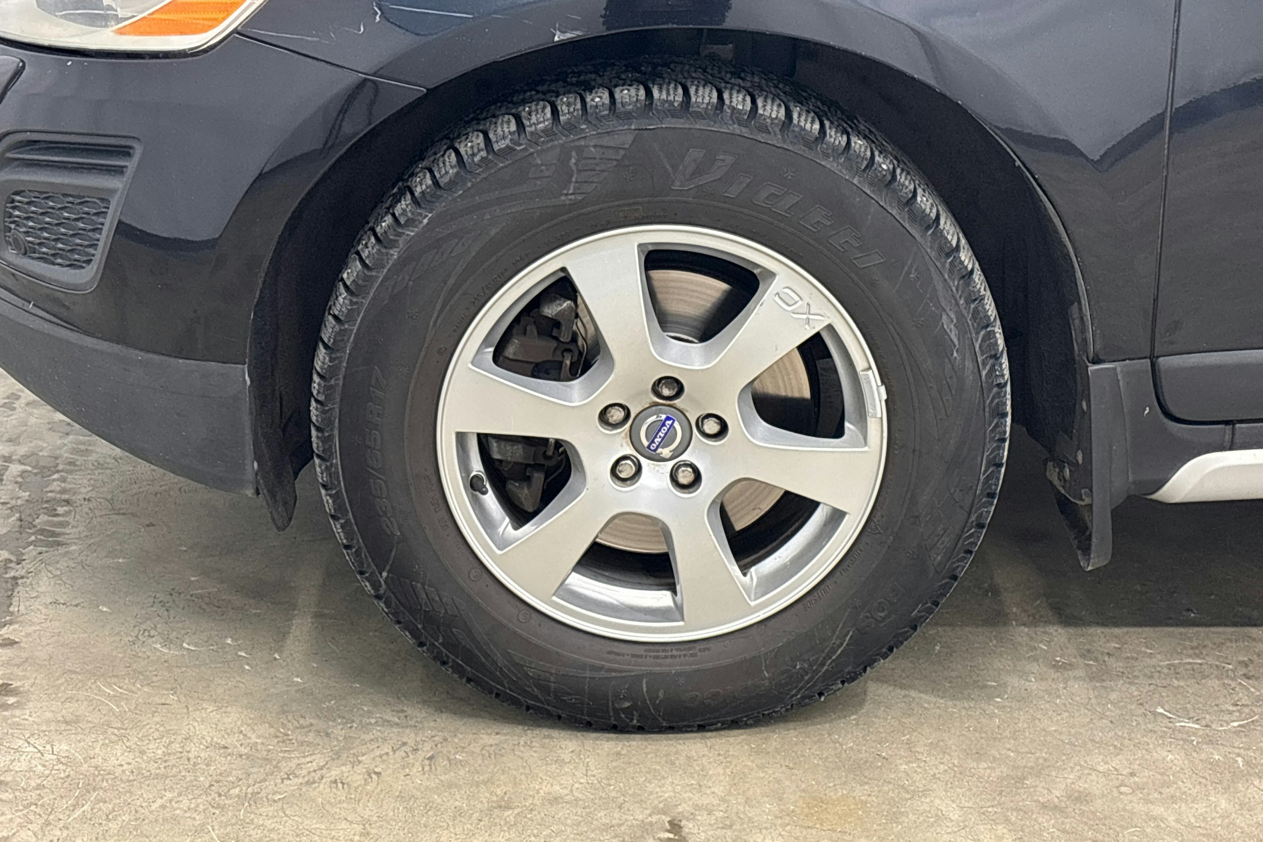 musta Volvo XC60 2012 kuva 29.