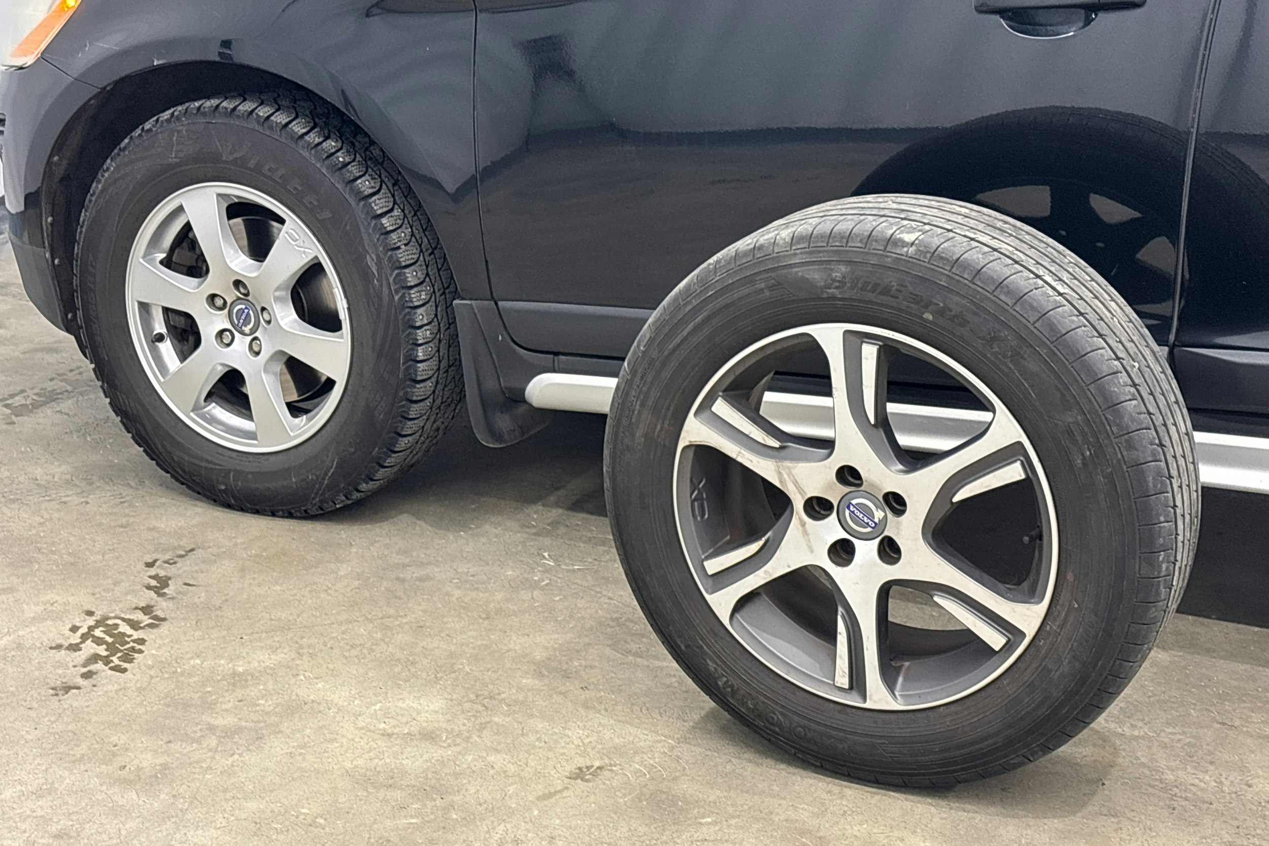 musta Volvo XC60 2012 kuva 30.