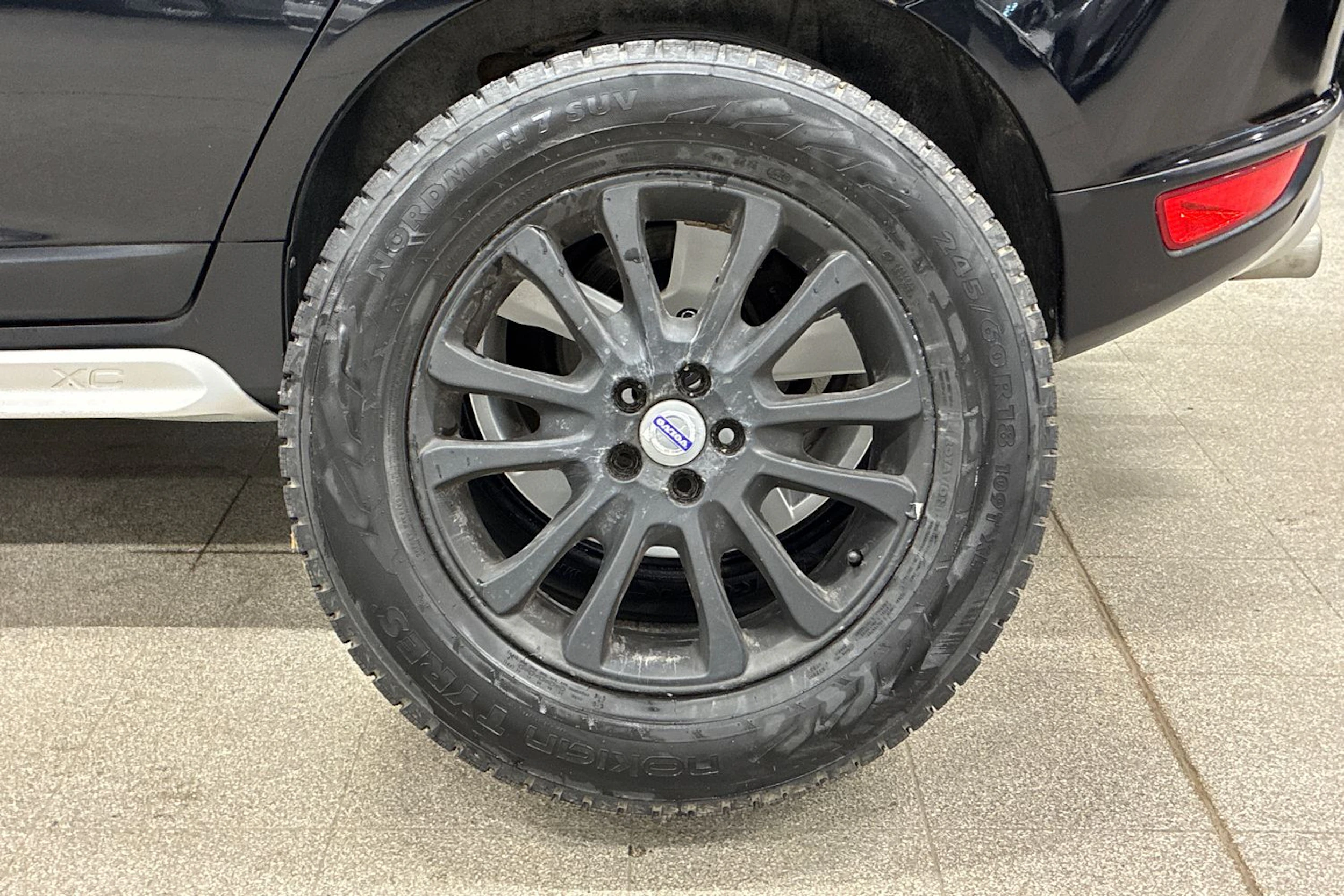 musta Volvo XC60 2012 kuva 10.