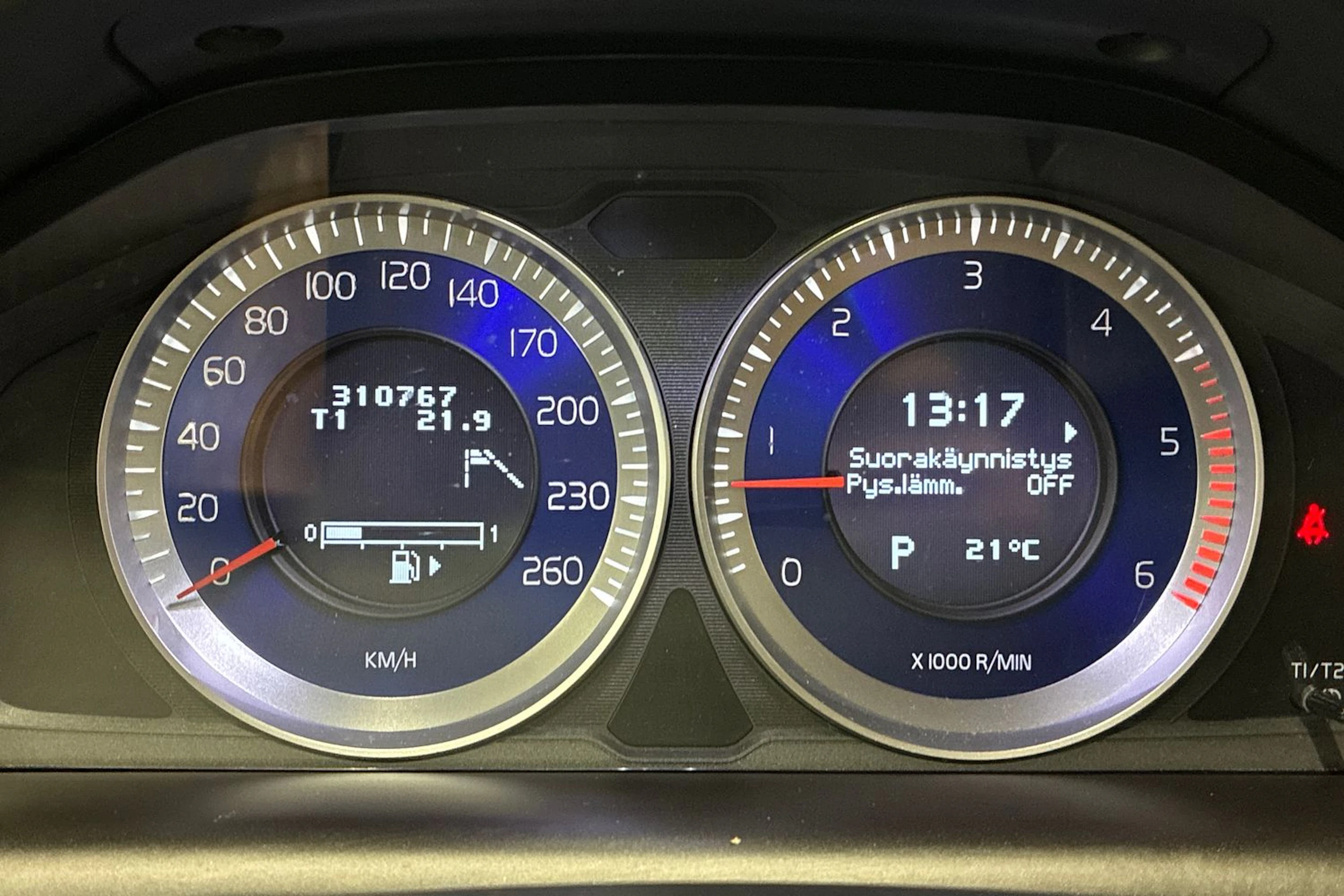 musta Volvo XC60 2012 kuva 12.