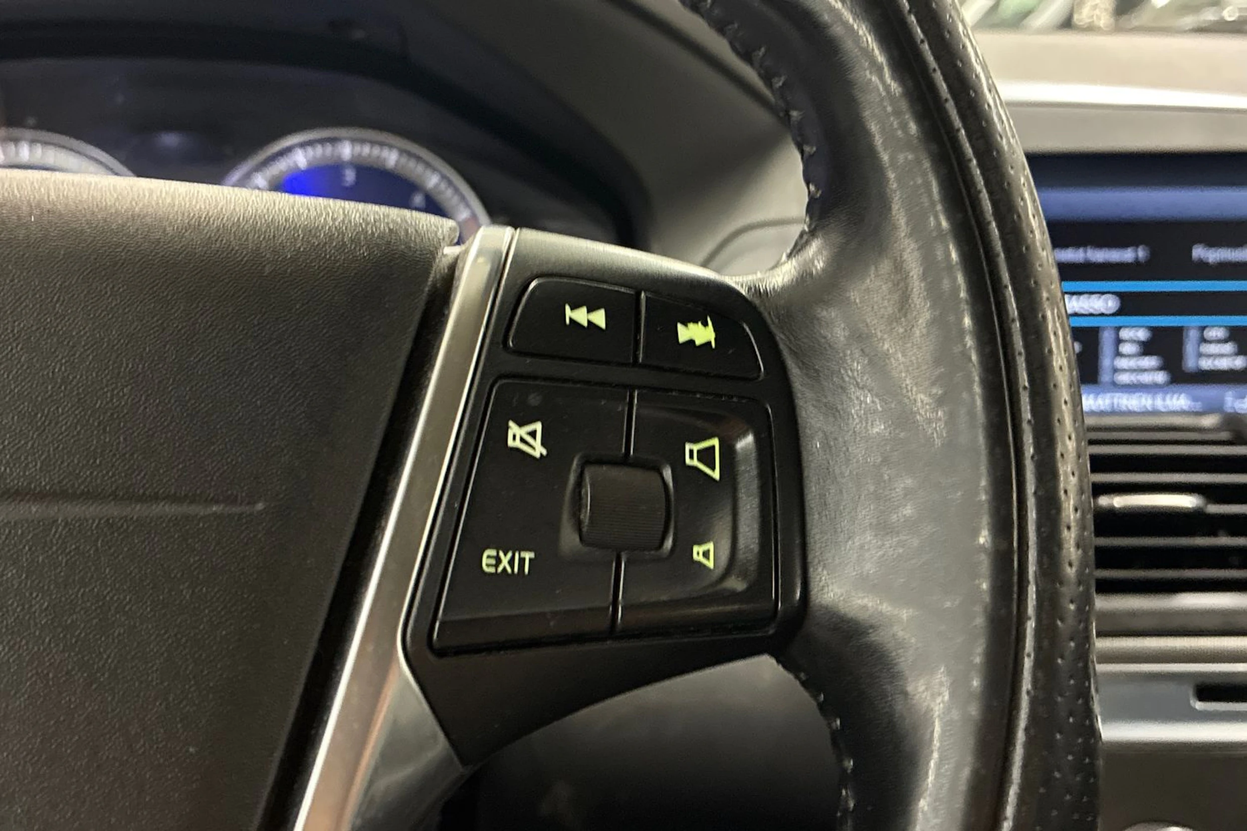 musta Volvo XC60 2012 kuva 14.