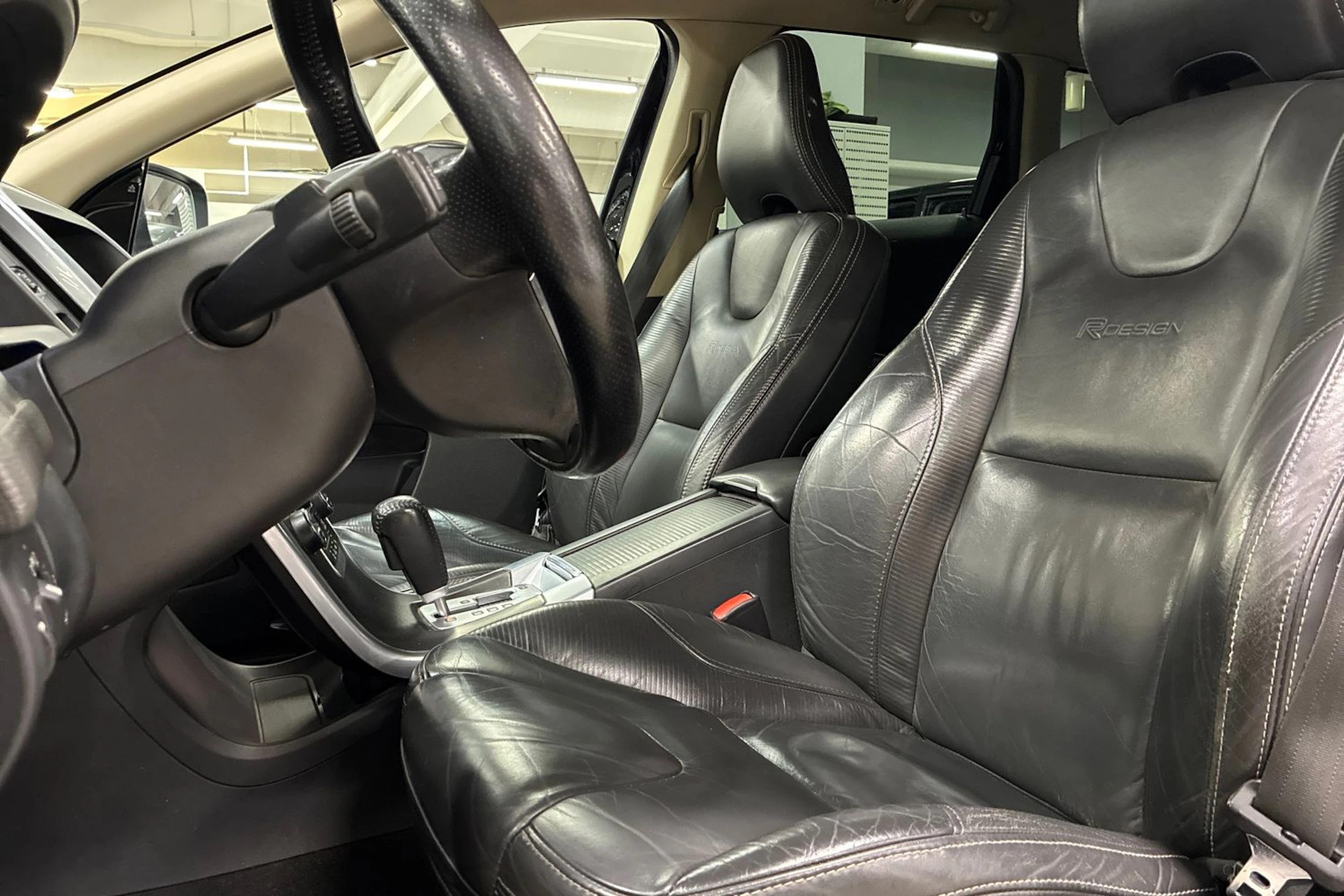 musta Volvo XC60 2012 kuva 20.