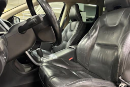 musta Volvo XC60 2012 kuva 20.