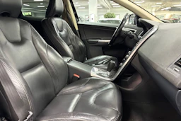 musta Volvo XC60 2012 kuva 24.