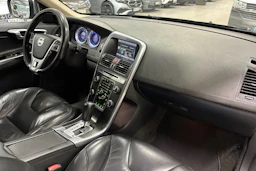 musta Volvo XC60 2012 kuva 25.