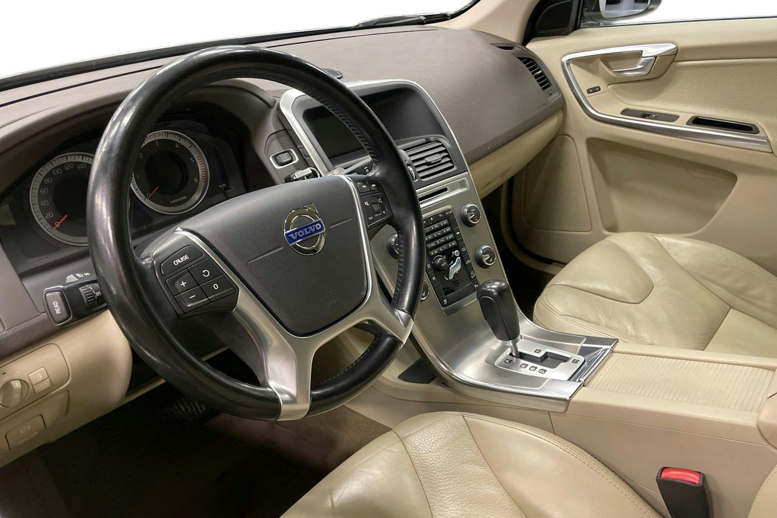 Harmaa Volvo XC60 2012 kuva 7.