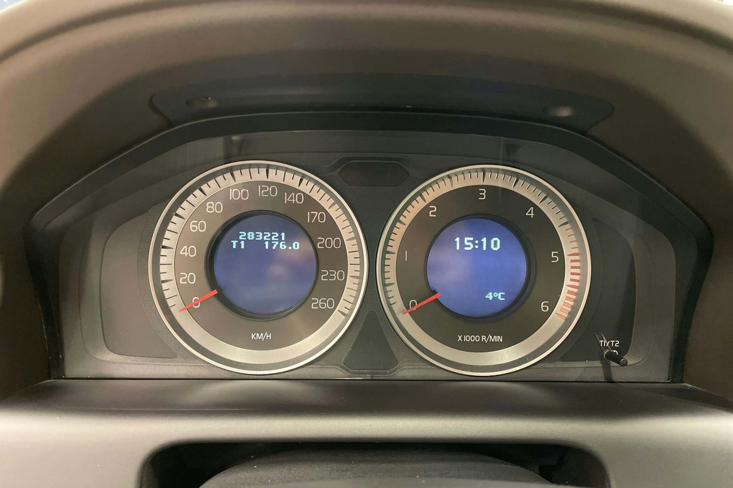 Harmaa Volvo XC60 2012 kuva 14.