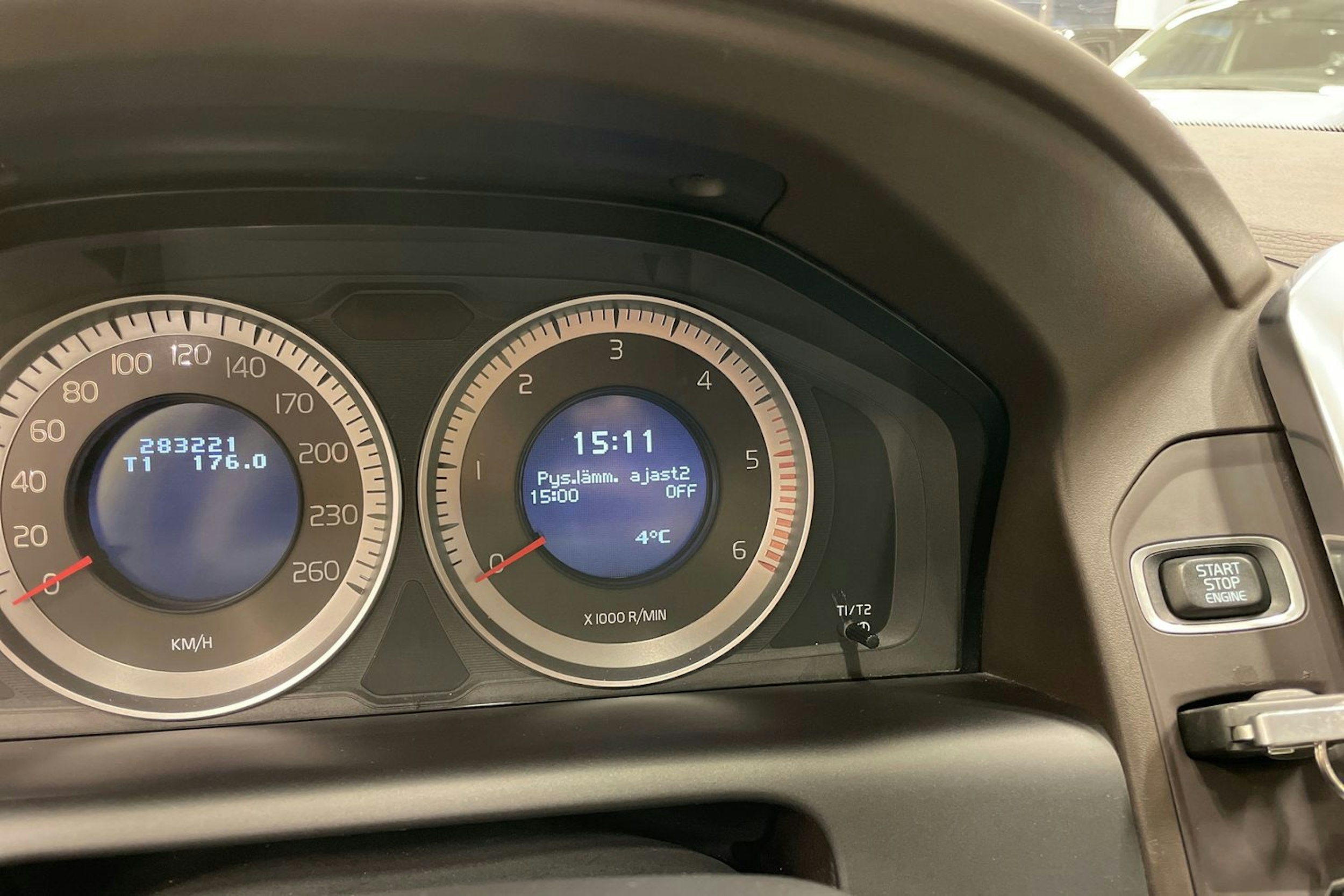 Harmaa Volvo XC60 2012 kuva 18.